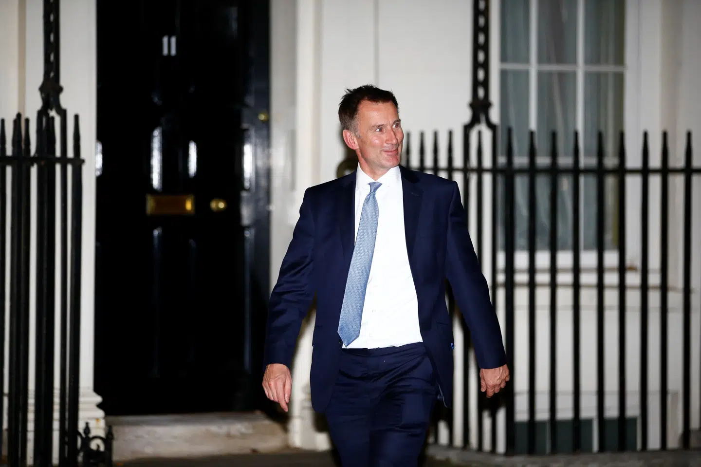 Den britiske udenrigsminister, Jeremy Hunt, forlader Downing Street nummer 10 efter en briefing, hvor den britiske premierminister, Theresa May, skal have sagt, at en brexitaftale er meget nær. Henry Nicholls/Reuters