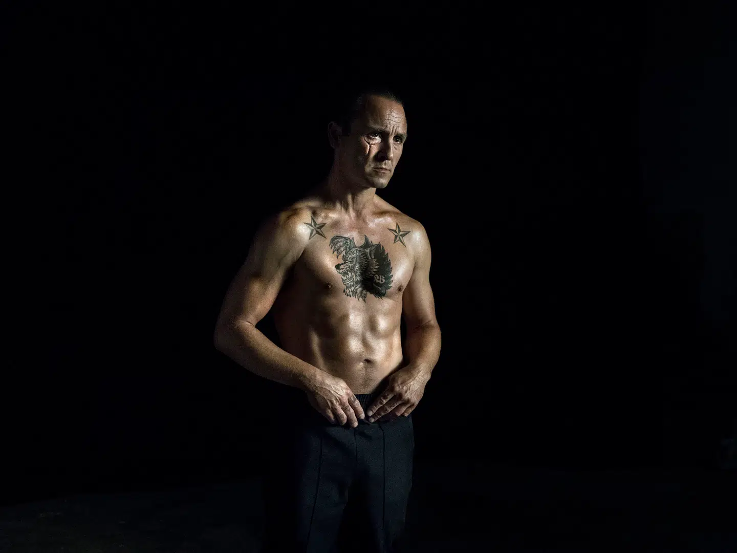 I TV2's nye dramaserie spiller Lars Ranthe rockerkongen Tom, og det betød hård træning.