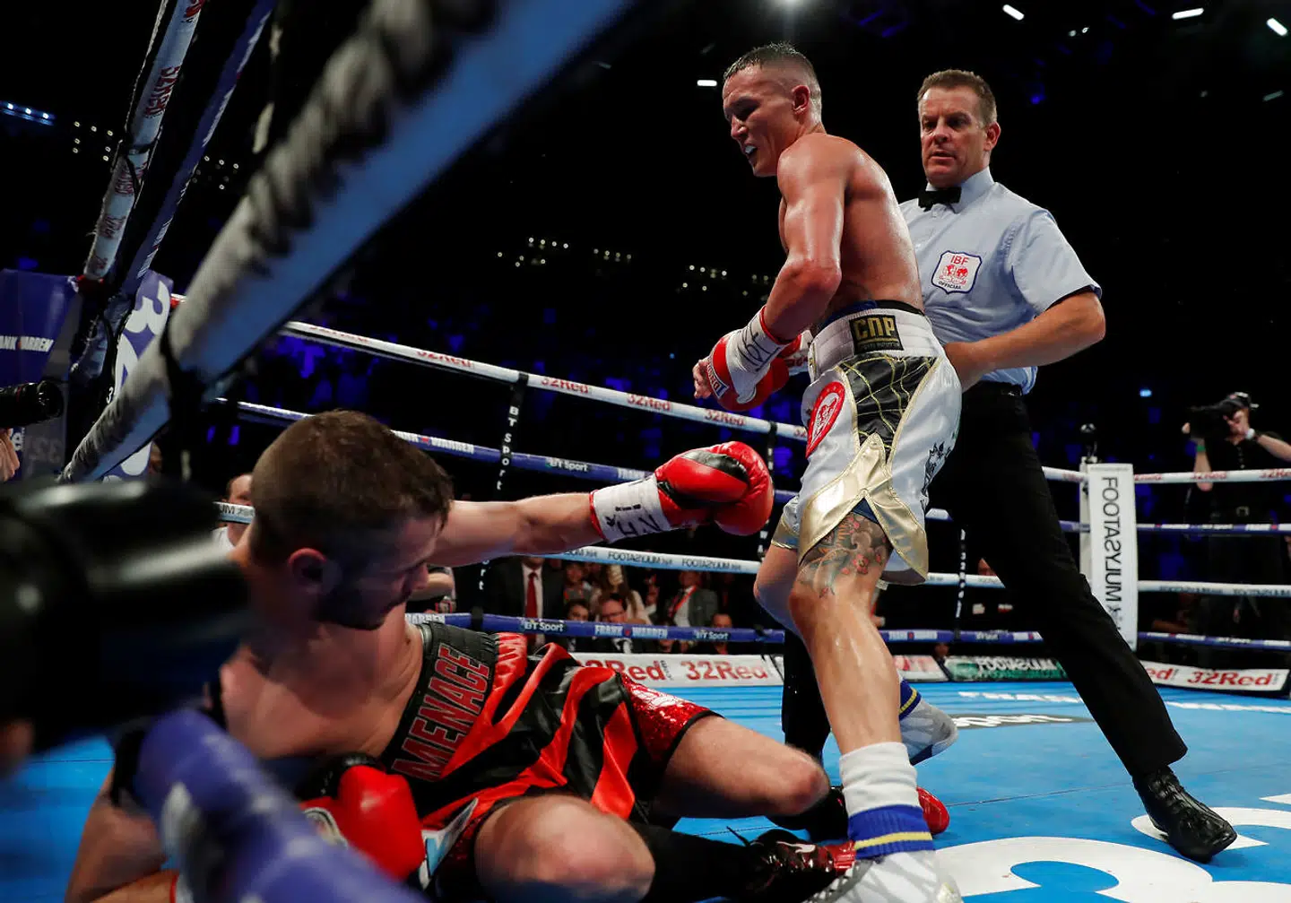 Dennis Ceylan fik tæv, da han tabte til briten Josh Warrington. (Images/Andrew Couldridge)