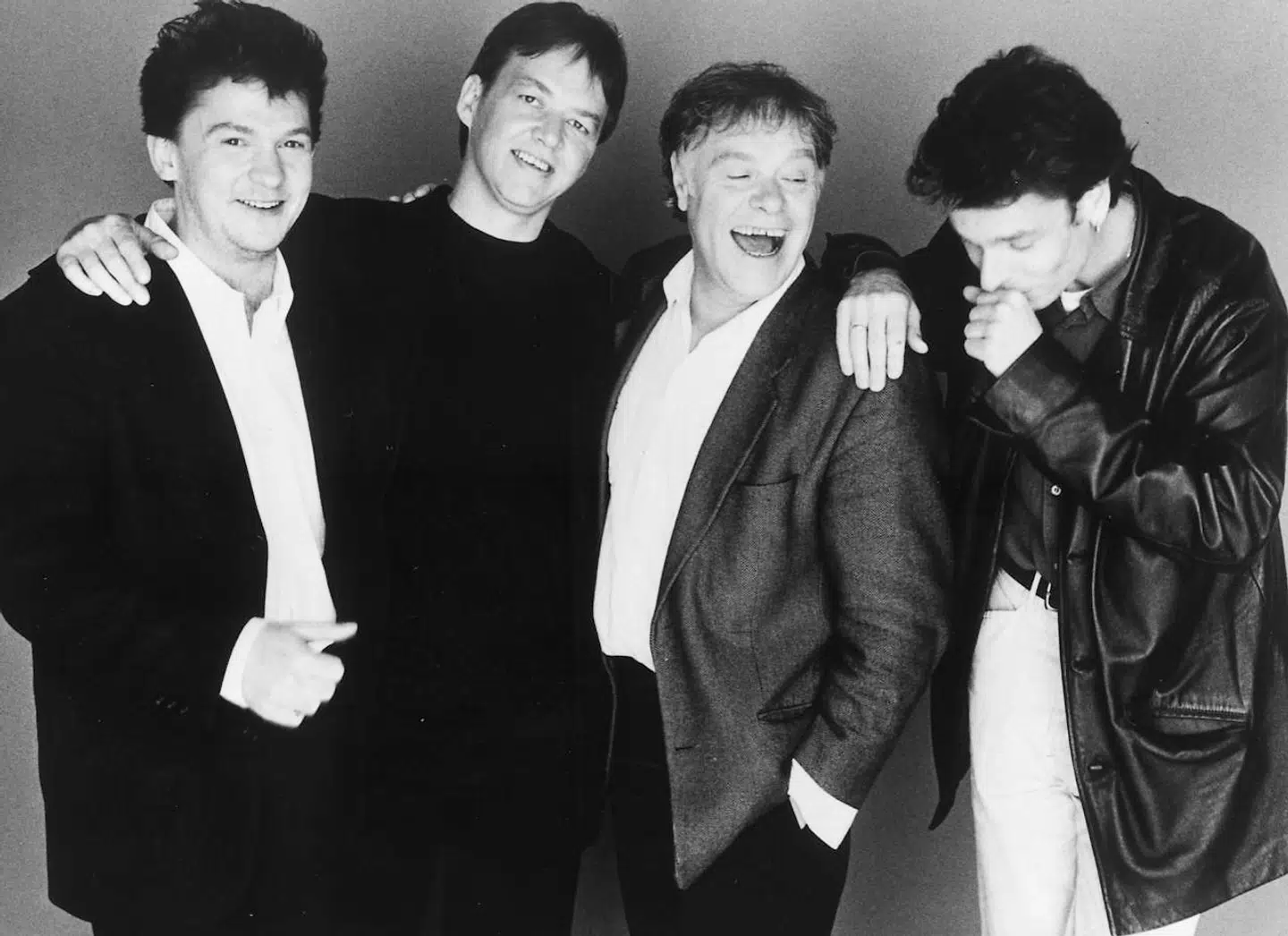 Kim Larsen & Kjukken, der består af guitarist Karsten Skovgård, bassist Bo Gryholt og trommeslager Jesper Rosenqvist.
