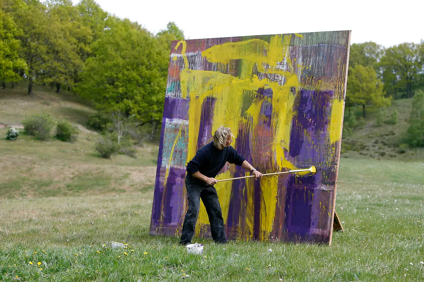 Erik Peitersen igang med sin store passion: Kunsten.