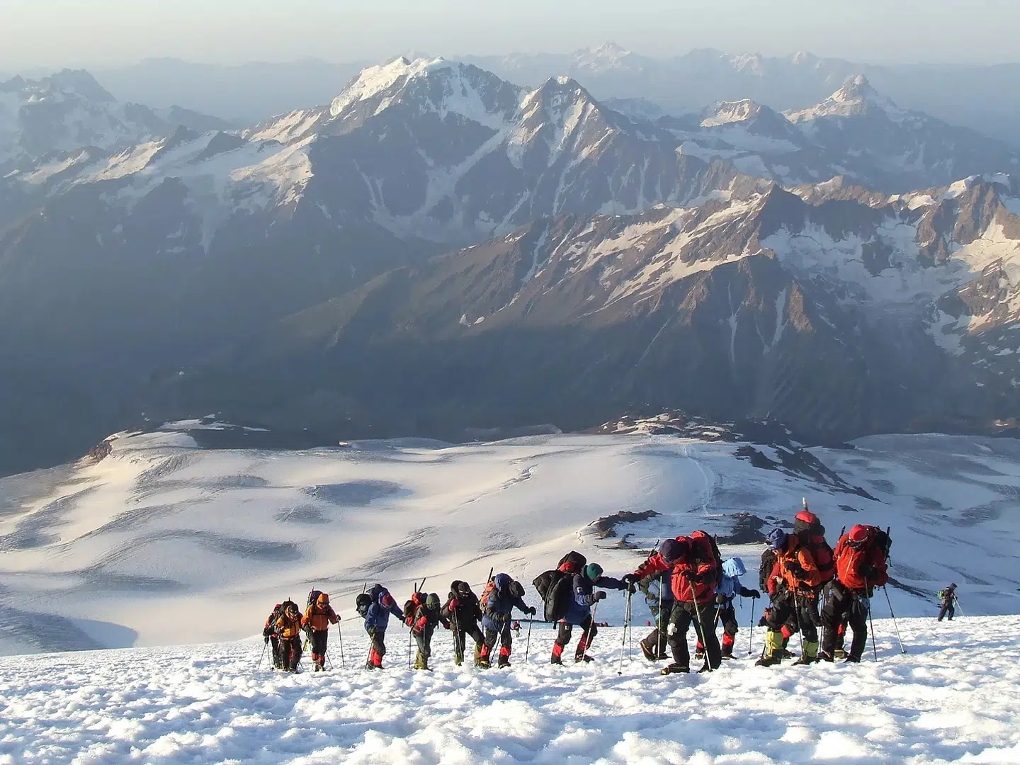 Turen op af det rusiske bjerg Mt Elbrus var hård - ikke mindst pga. højdesyge.