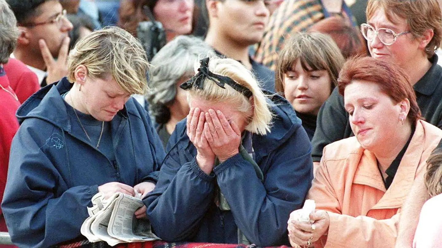 Massesorg ved prinsesse Dianas begravelse.