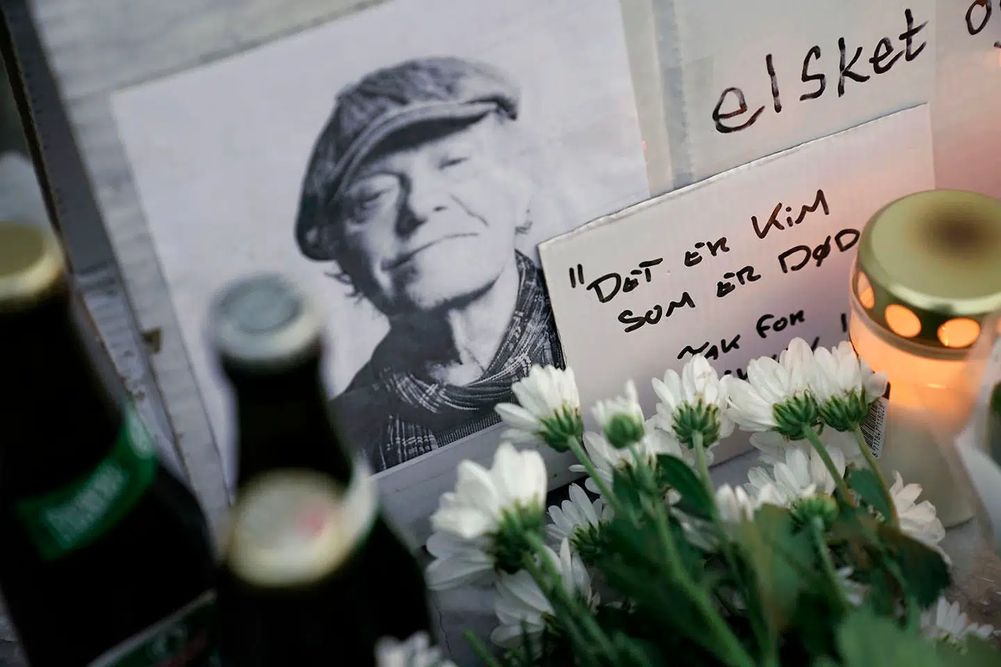 Blomster på Christianshavns Torv til minde om Kim Larsen som sov stille ind søndag den 30. September 2018.