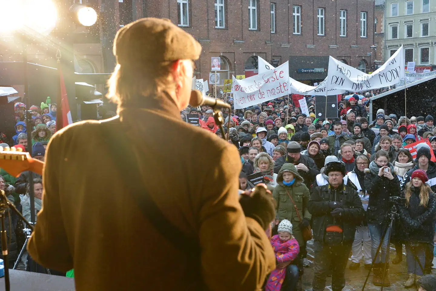 Kim Larsen var ikke bleg for at kæmpe for andre. Her er Danmarks Lærerforening, der får hans opbakning. Og en sang.