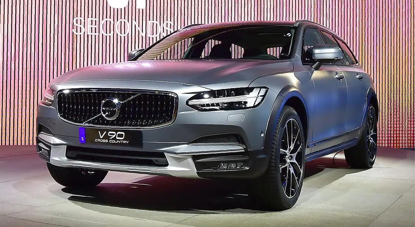 Modelfoto. Det er denne Volvomodel, en V90, som politiet efterlyser. Den efterlyste bil er sort og har det svenske registreringsnummer ZBP 546.