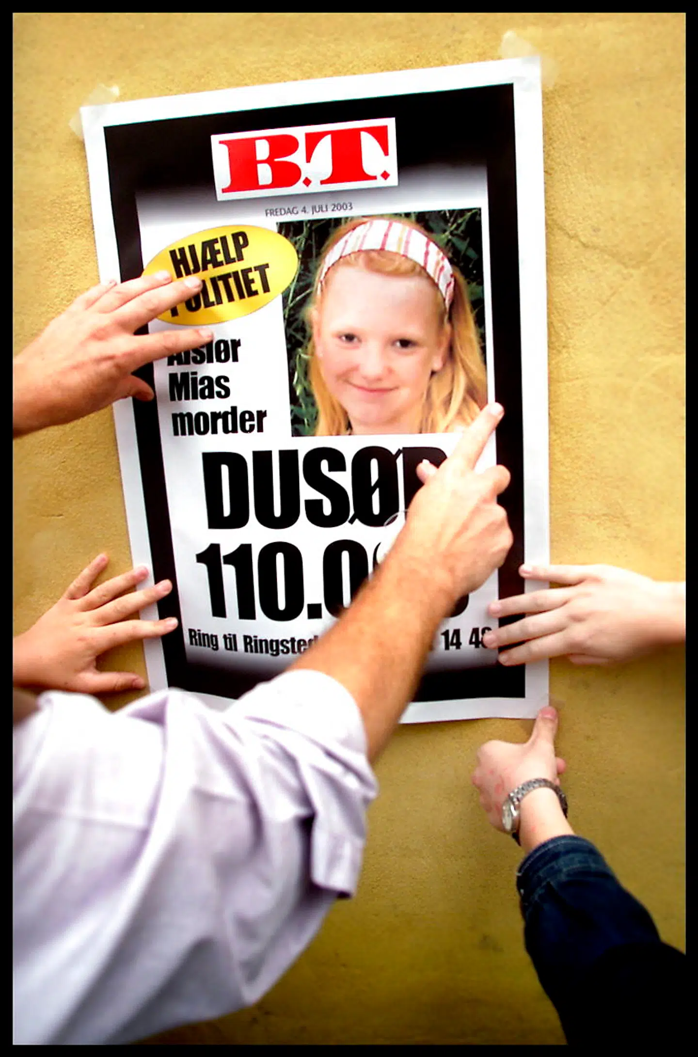 Mordet på 12 årige Mia Teglgaard Sprotte. Venner og bekendte til den dræbte 12-årige Mia Teglgaard Sprotte klistrede plakater med beskeden om stor dusør påtrykt plakaten op rundt om i byen.