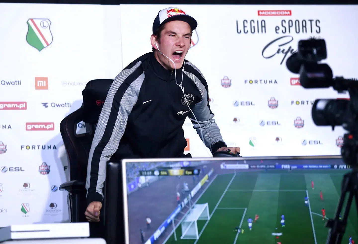 August Rosenmeier har tidligere spillet for franske Paris Saint-Germain.