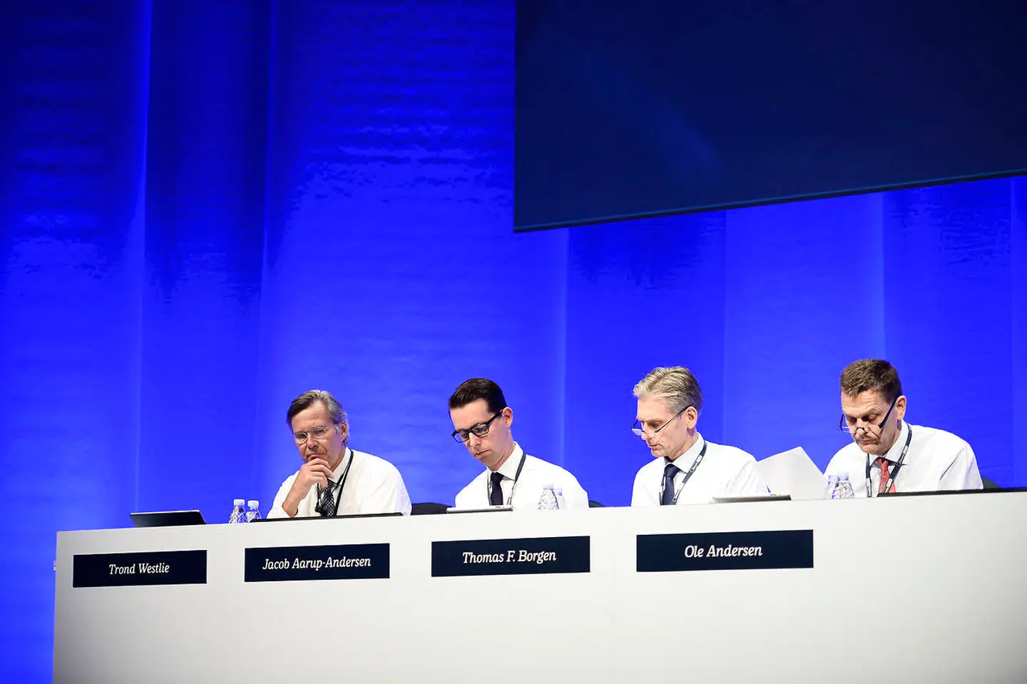 Jacob Aarup-Andersen ses her til venstre for Thomas F. Borgen på Danske Banks generalforsamling i Tivoli Congress Center i 2017.