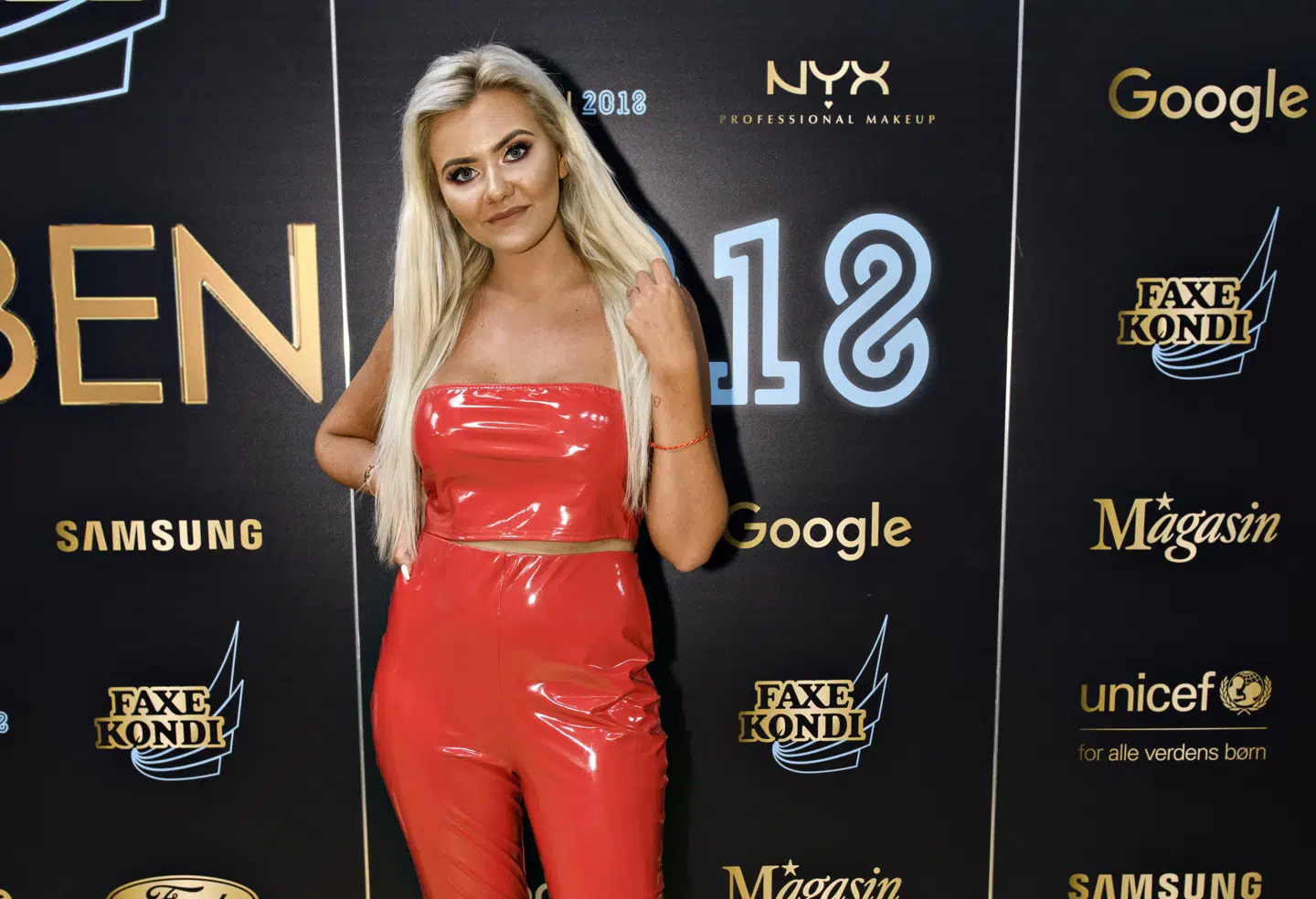 Fie Laursen på den røde løber, før Guldtuben 2018 belønner danske Youtubere til prisuddeling i Royal Arena i København, lørdag den 22. september 2018. Guldtuben samler nogle af Danmarks største skabere af videoindhold for at lade seerne hylde og kåre årets vindere som de bedste i adskillige kategorier. I år er der nomineringer på tværs af fire sociale medier; YouTube, Facebook, Snapchat og Instagram. Foto: Philip Davali/Ritzau Scanpix