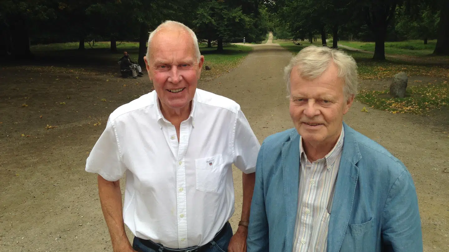 Eremitageløbets idémænd, Svend W. Carlsen, tv., og Peter Schnohr på det sted i Dyrehaven, hvor det hele startede i 1969. FOTO: PETER FREDBERG