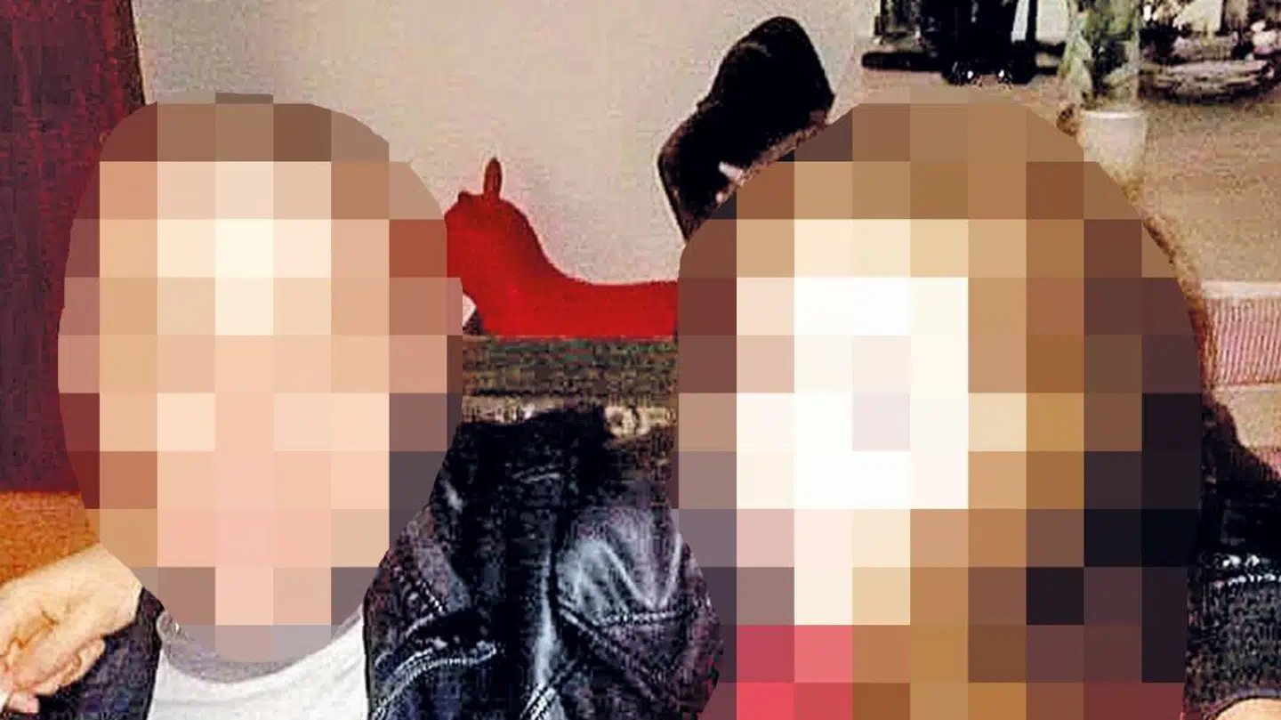 Den 14-årige pige (th.), som her ses sammen med sin far, kunne med stor sikkerhed have været reddet, hvis moderen havde reageret i tide. Privatfoto.