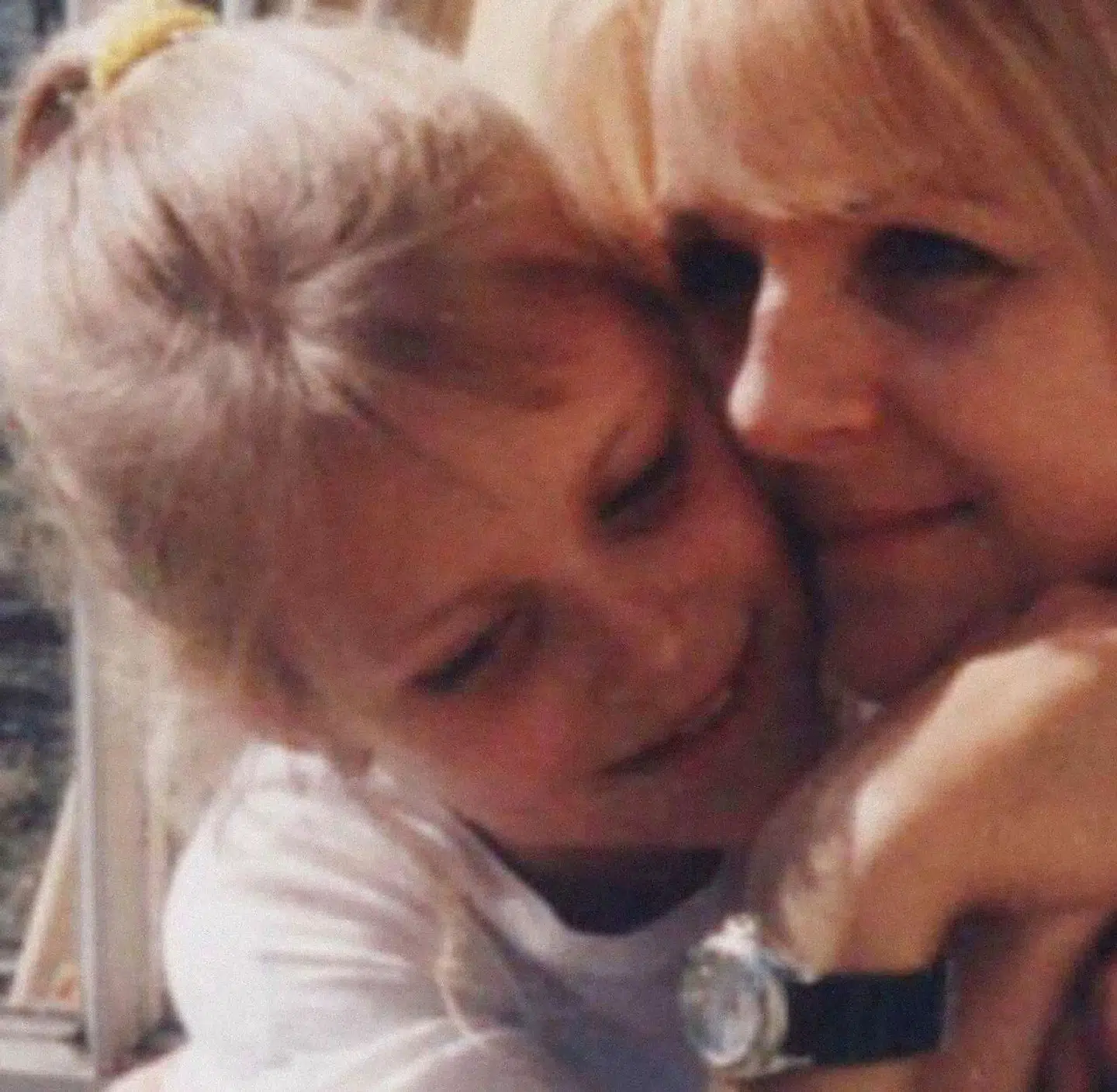 Lisa Næblerød sammen med Cecilie Næblerød. (Privat foto).