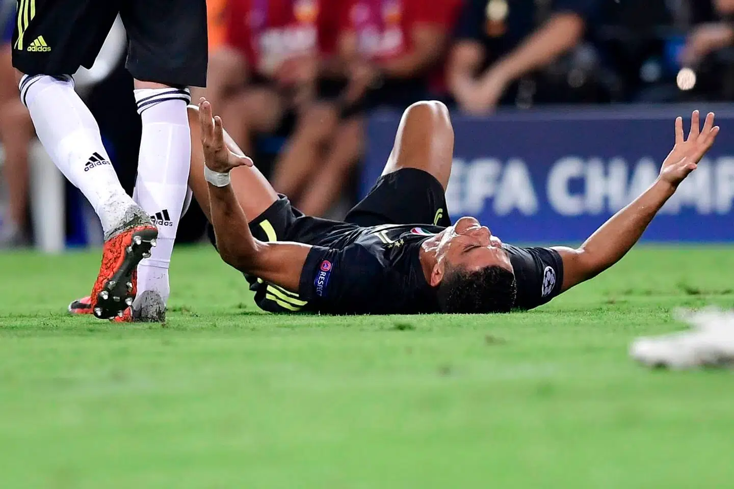 Juventus' Portuguese forward Cristiano Ronaldo gestures after receiving a red card during the UEFA Champions League group H football match between Valencia CF and Juventus FC at the Mestalla stadium in Valencia on September 19, 2018. (Photo by JAVIER SORIANO / AFP)