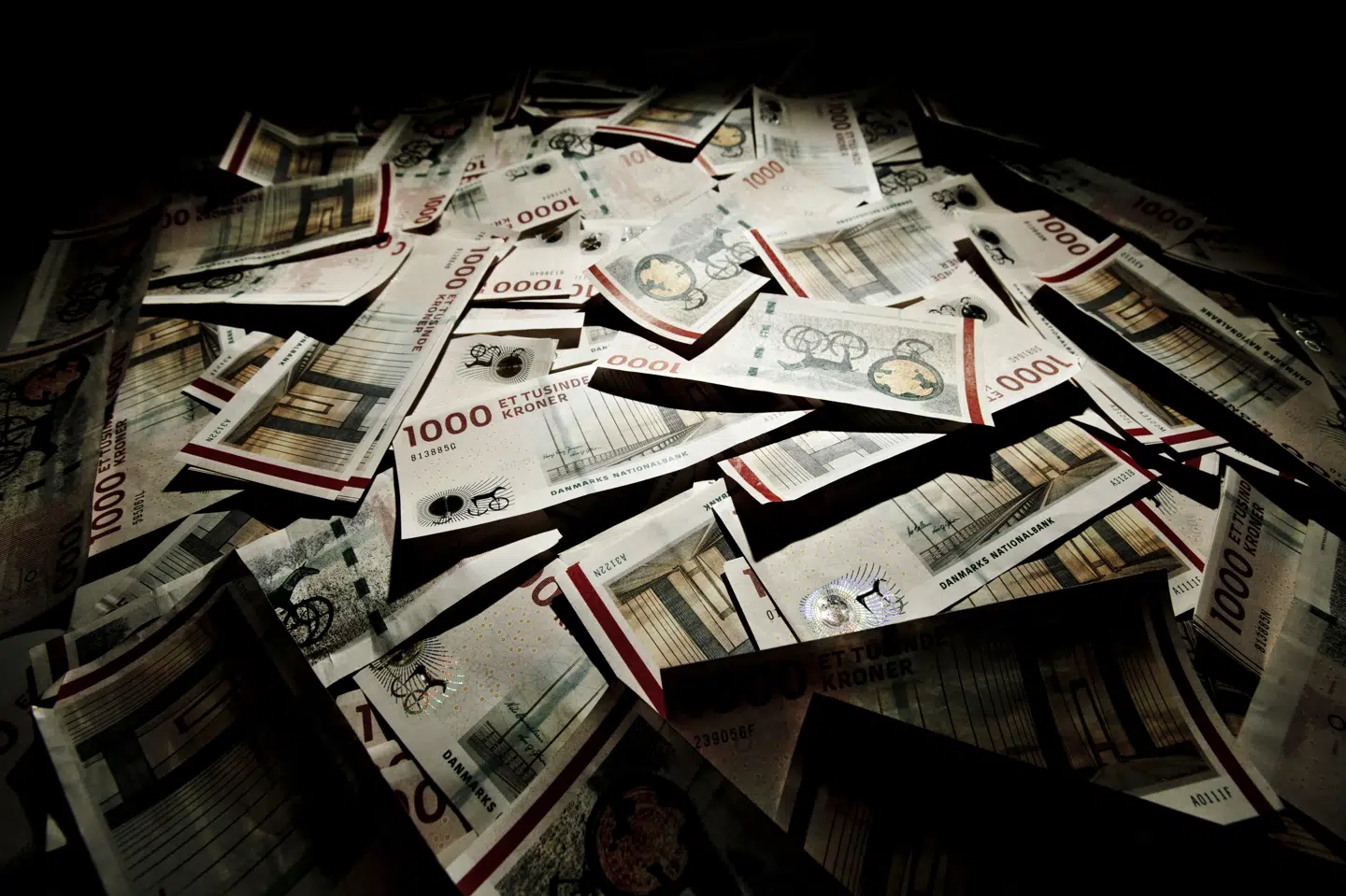 Et politisk flertal bestående af S, DF og V er klar til at se på, om man skal fjerne 1000 krone-sedlen. Mads Nissen/arkiv/Ritzau Scanpix