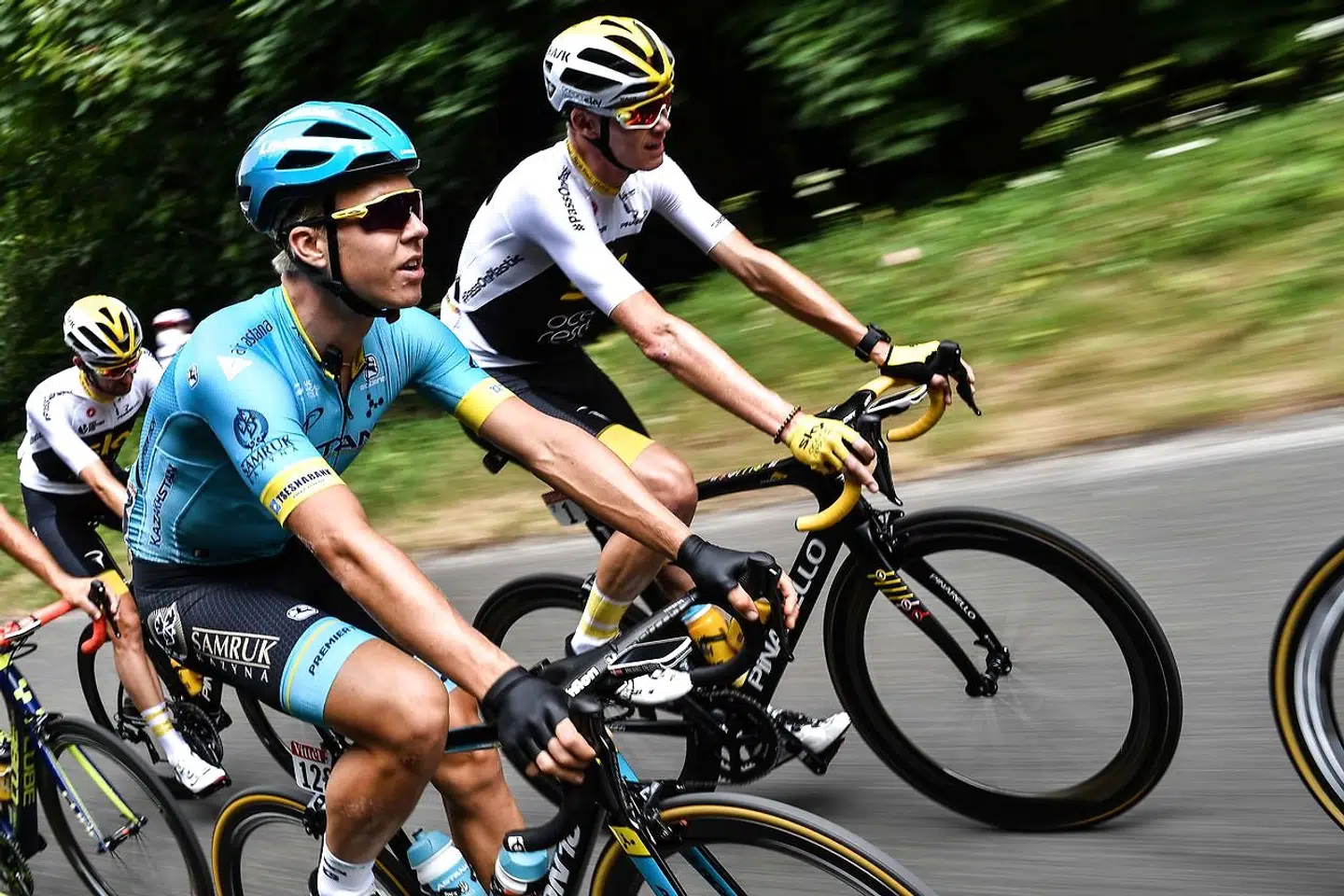 Denmark's Michael Valgren (L) and Great Britain's Christopher Froome ride during the 21st and last stage of the 105th edition of the Tour de France cycling race between Houilles and Paris Champs-Elysees, on July 29, 2018. / AFP PHOTO / Jeff PACHOUD