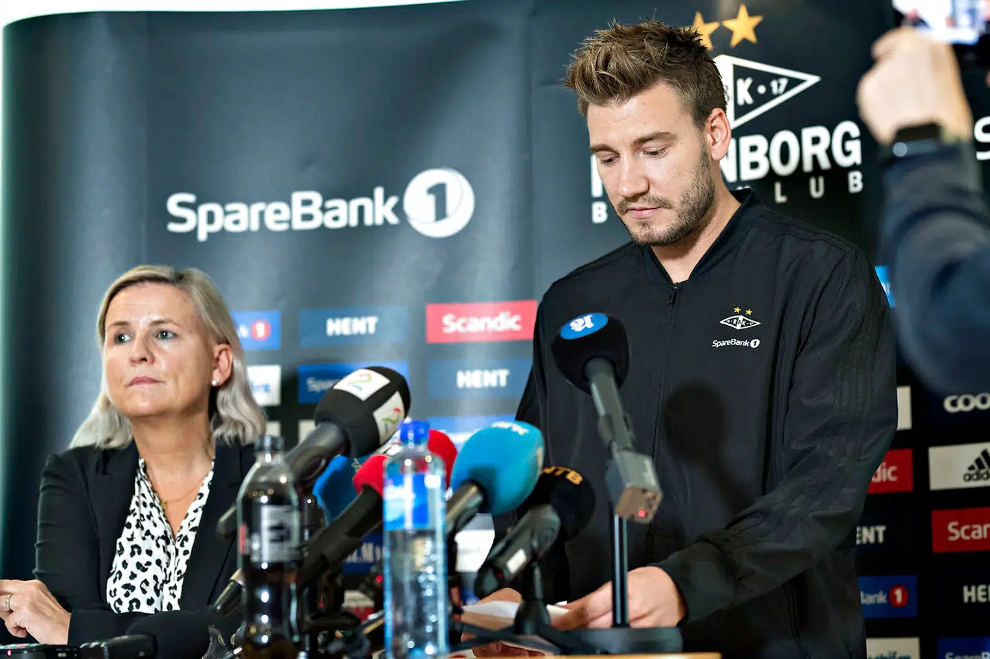 Pressemøde om Nicklas Bendtners voldssag mod en taxachauffør natten til søndag i København fortsætter med at udvikle sig. Daglig leder i Rosenborg, Tove Moe Dyrhaug og Nicklas Bendtner. Trondheim, tirsdag den 11. september 2018.
