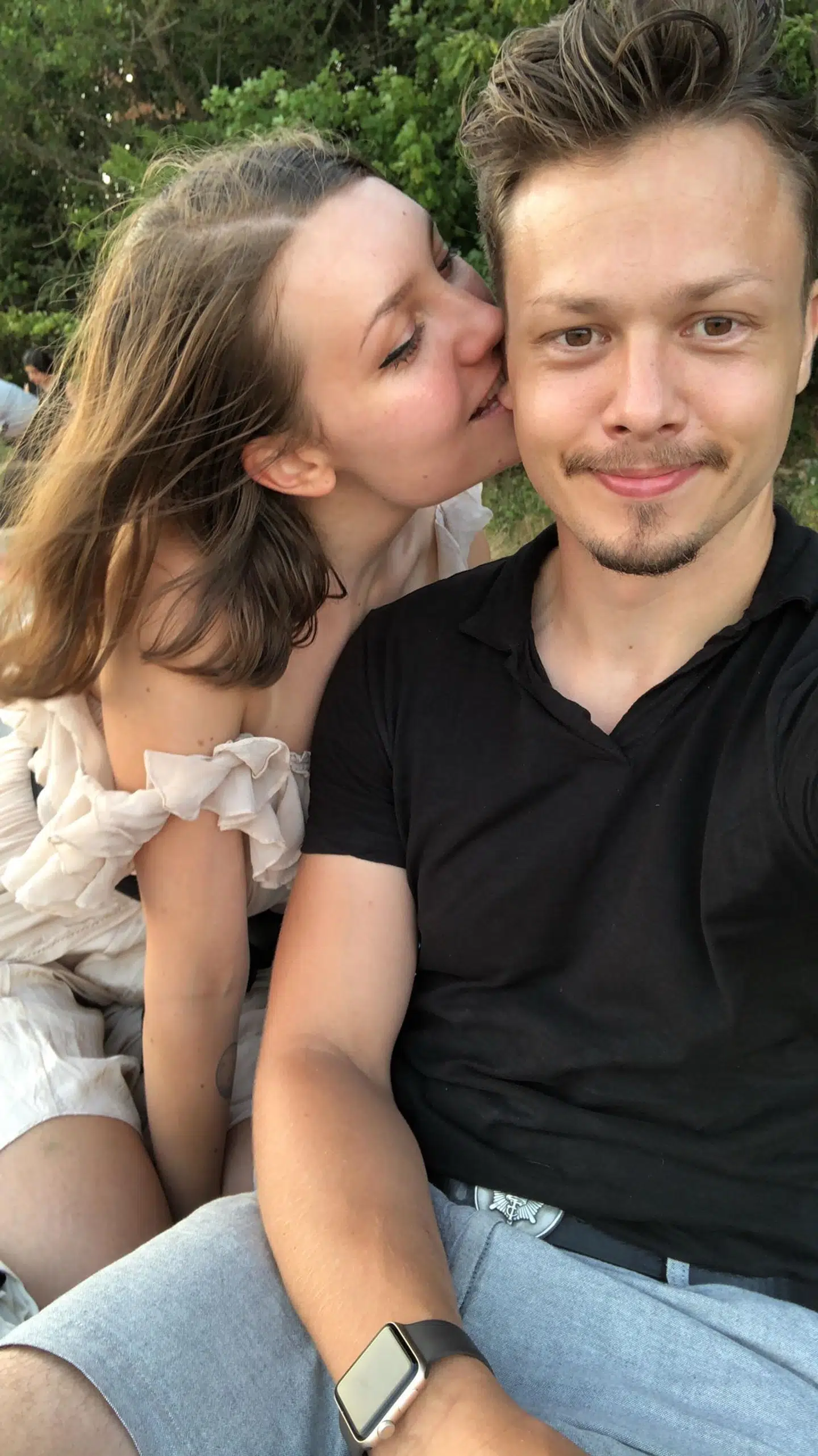 Malou og Alex er med i DR3s nye serie, som lige nu løber over skærmen. Forpremieren på afsnit 4 kan streames nu.