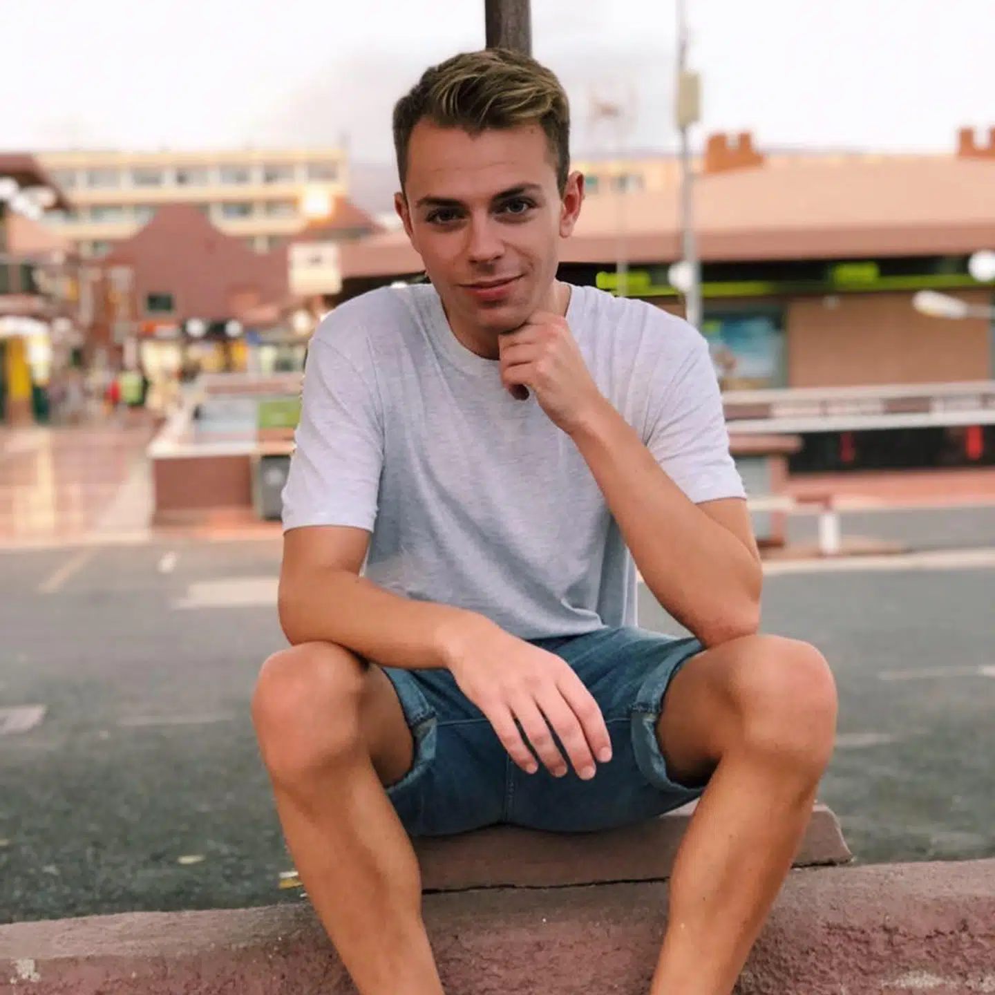 »Det har aldrig været en decideret hemmelighed, at jeg er homoseksuel, men jeg har aldrig haft en video om det på nettet. Fansene ved det ikke, de har måske hørt om det via rygter, men de har ikke kunnet være sikre før nu«, siger Morten Münster. (Privatfoto)