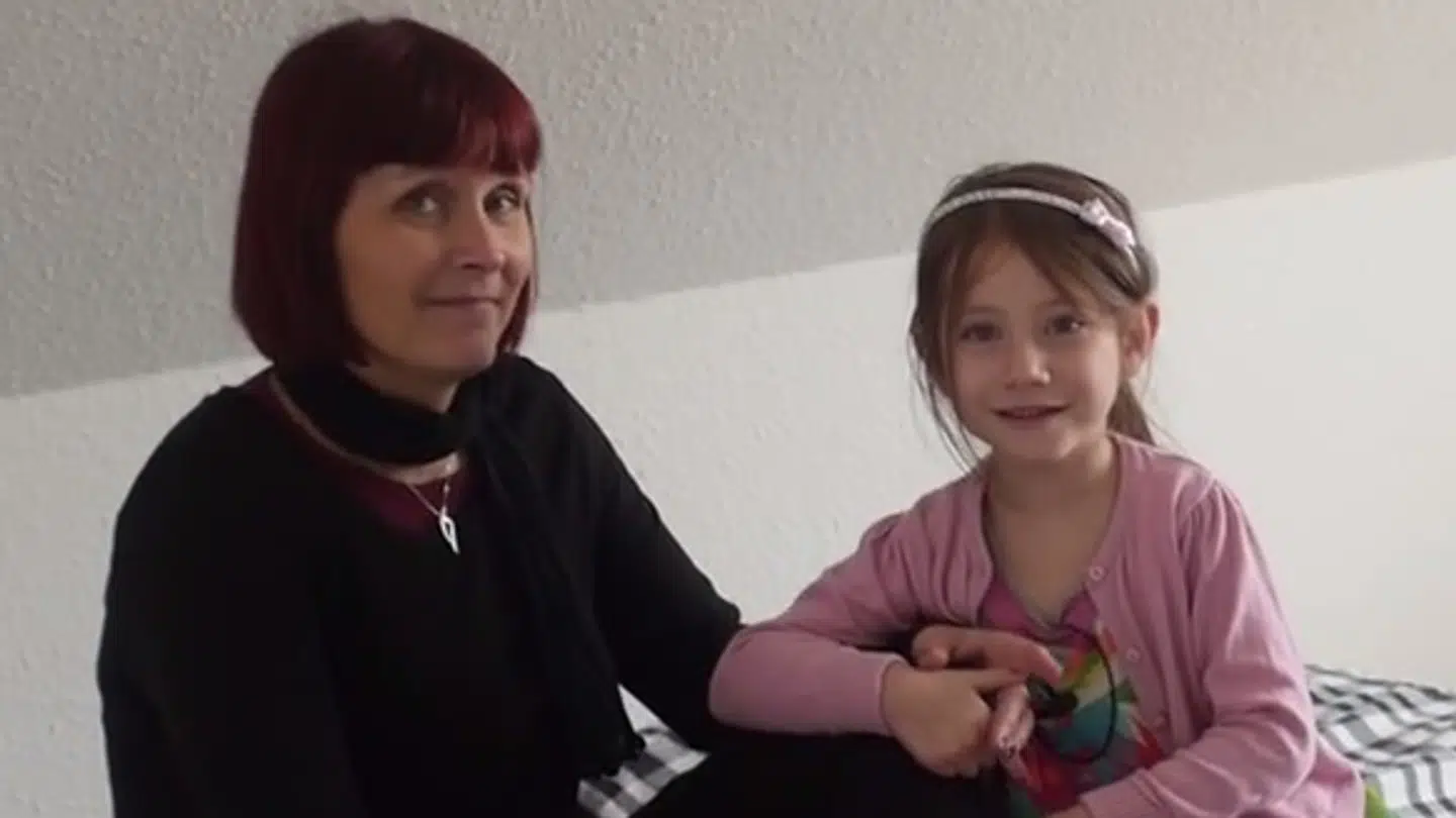 Hele Mortens familie er kendte på Youtube. Både broren Max og lillesøsteren Naja har deres egne YouTube-kanaler, og forældrene er tit medvirkende i videoerne. Her ses Naja og Hanne. (Privatfoto)