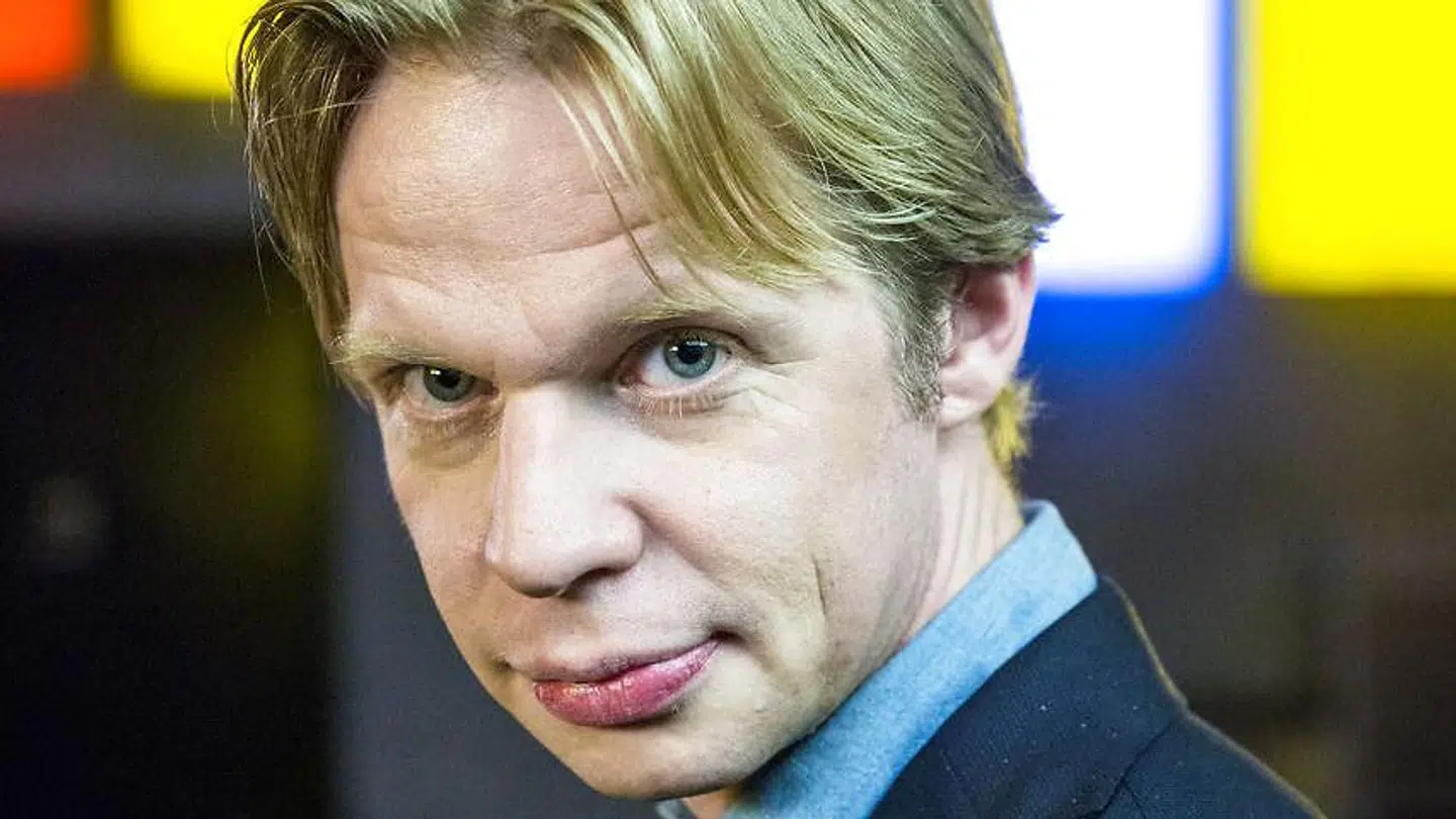 Clement Kjersgaard mener, at man skyder helt forbi målet, hvis man tror, at nedskæringer hos DR betyder, at danske private medier vinder. Det er de store internationale spillere, som vinder på det.