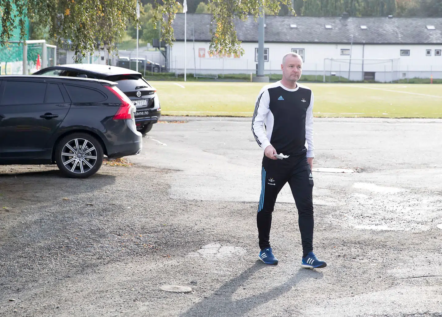 Nicklas Bendtners voldssigtelse har påvirket alle i den norske klub, fortæller cheftræner Rini Coolen.