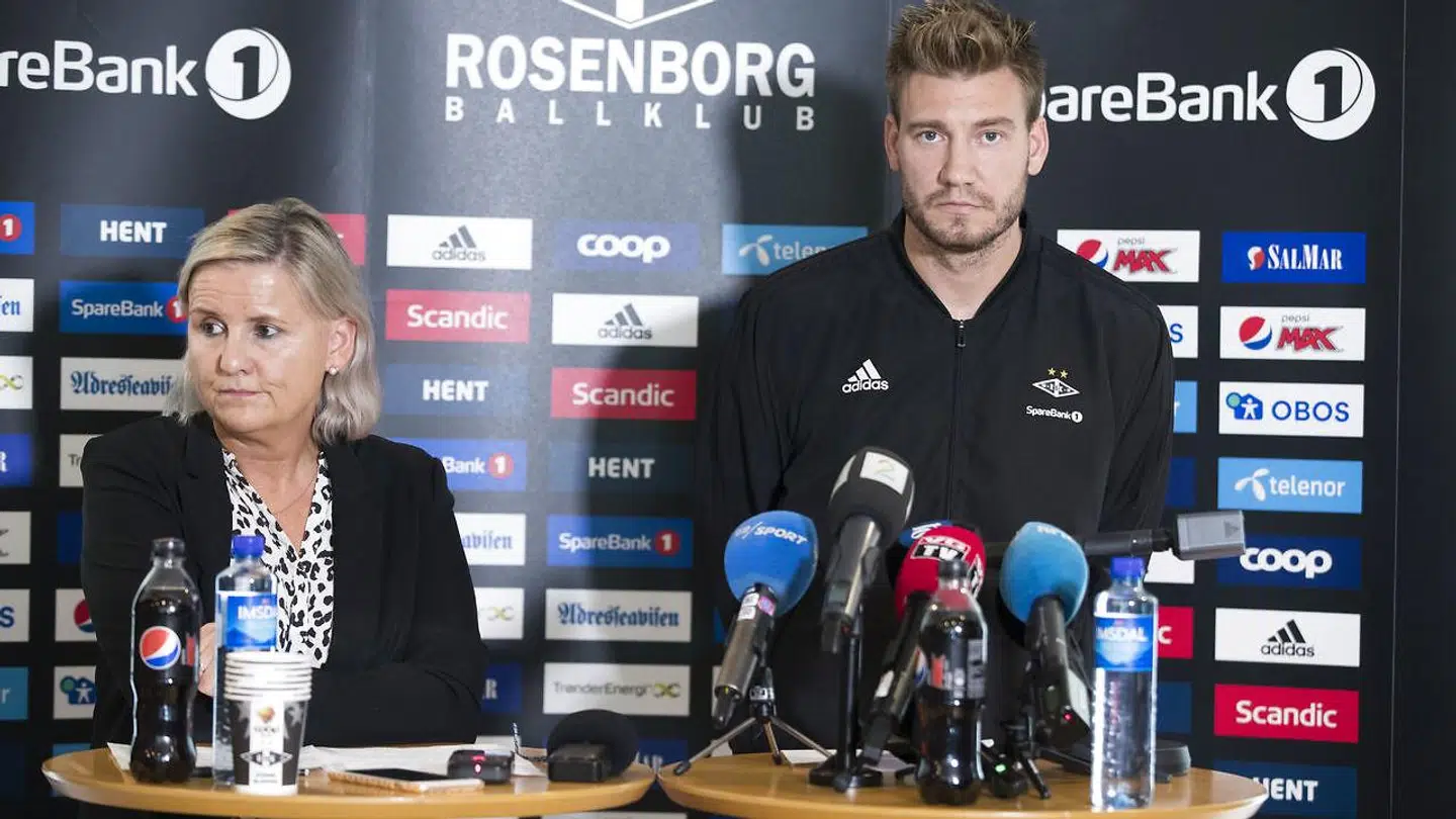 Nicklas Bendtner og Rosenborgs daglige leder Tove Moe Dyrhaug på tirsdagens pressemøde.