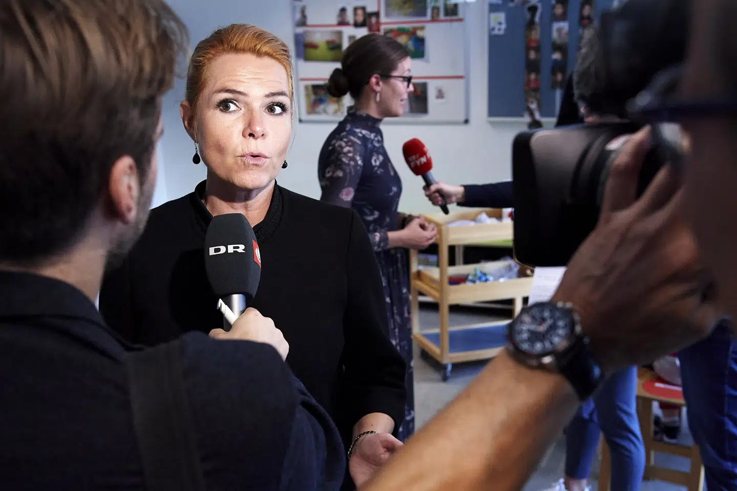 Udlændinge- og integrationsminister Inger Støjberg (V) mener, at kommuner kan straffes med tvangsbøder, hvis ikke en kommunal repræsentant afkræver et håndtryk i forbindelse med ceremoni for nye statsborgere. Robert Wengler/Ritzau Scanpix