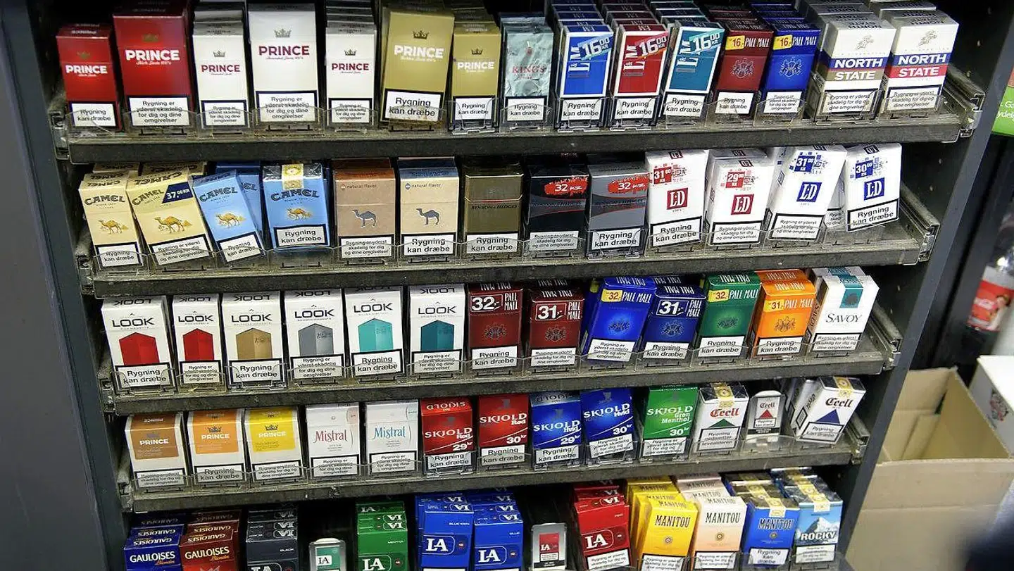 En pakke cigaretter er nu billigere i Danmark end i Tyskland, viser tal fra Skatteministeriet.