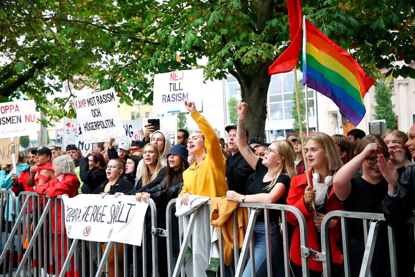 Demonstranter protesterer mod Sverigedemokraternas Jimmie Åkessons og hans parti i Gøteborg.