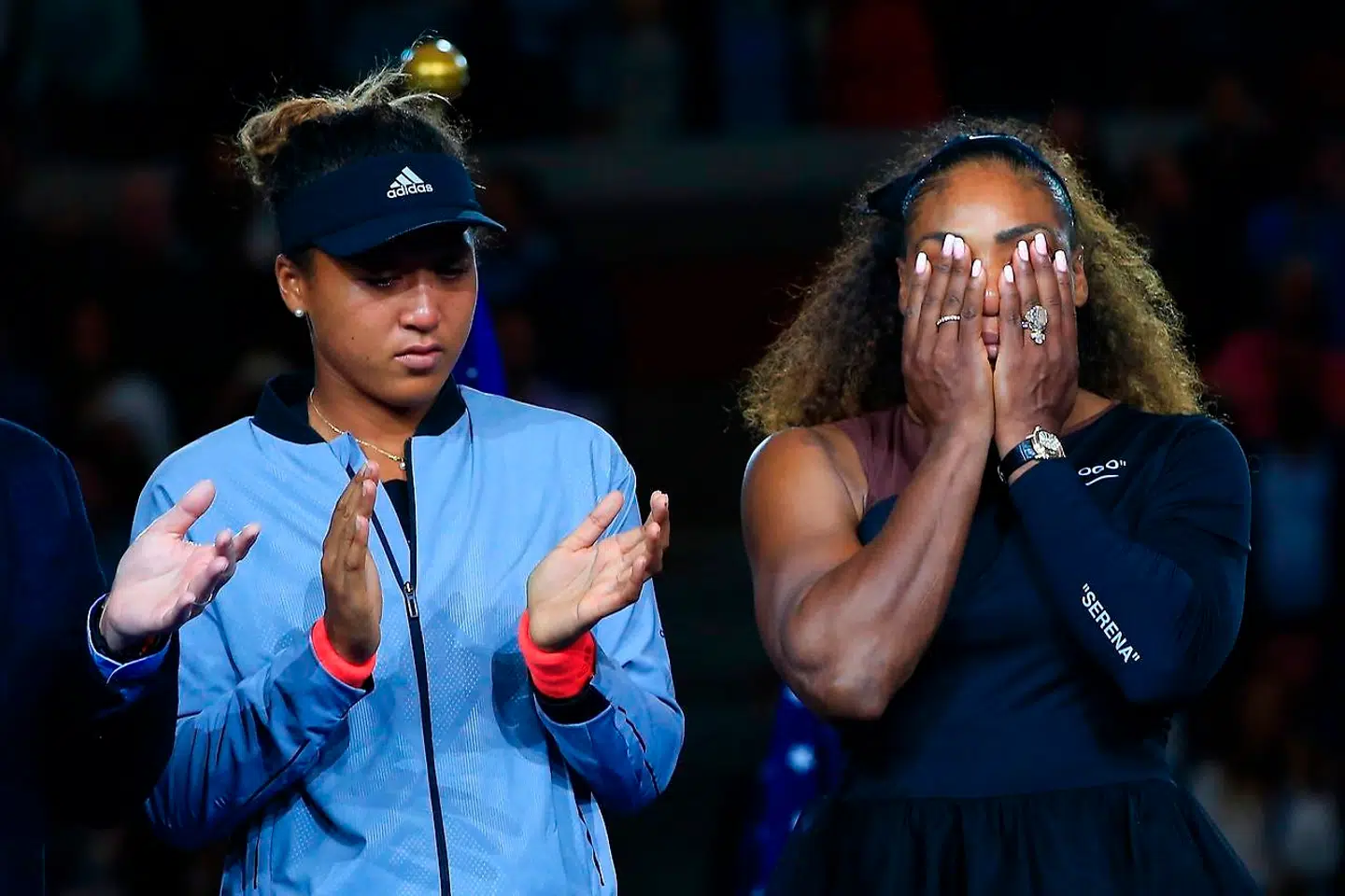 En vinder og en taber, Naomi Osaka (tv.) og Serena Williams.