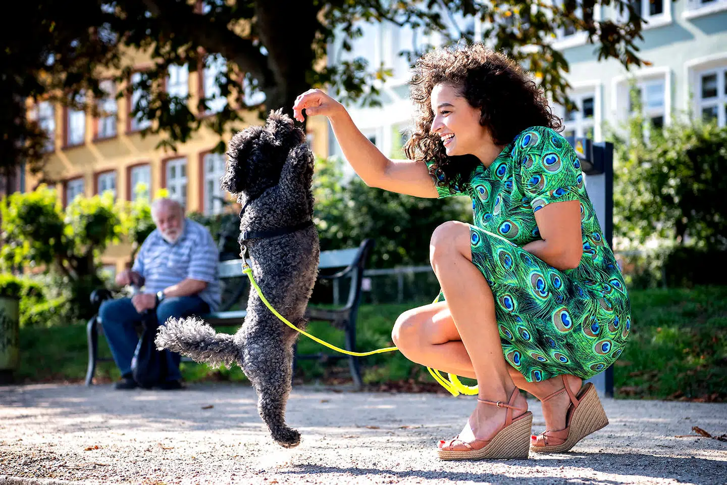 Ud over ikke at bære tørklæde og træne i top og tights har Zahra Pedersen måttet høre for sin hund, Doodle, som hun fik for otte år siden for ikke at føle sig ensom i London.