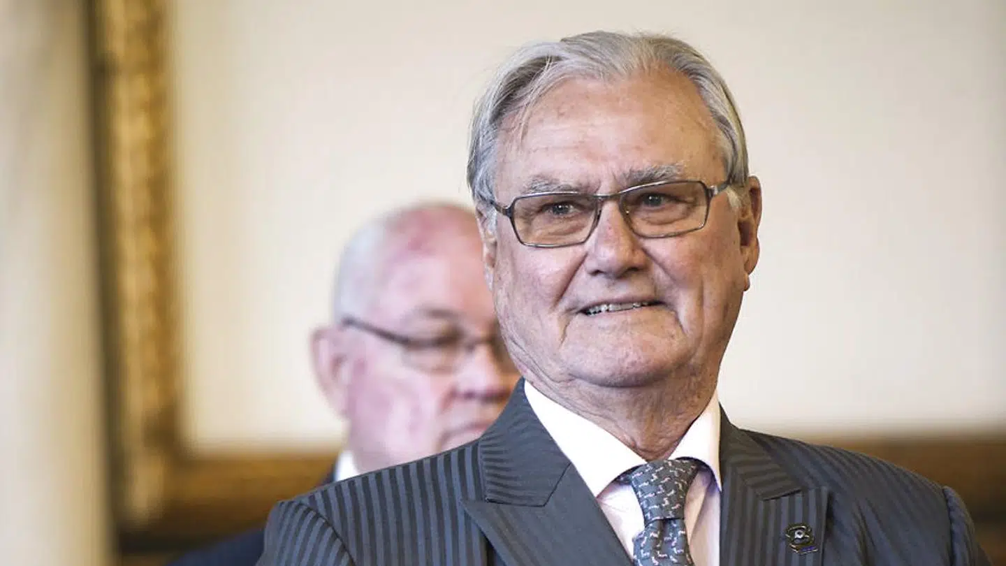 Prins Henriks urne er blevet nedsat i den private del af Fredensborg Slot og dele af hans aske er spredt i de danske farvande.