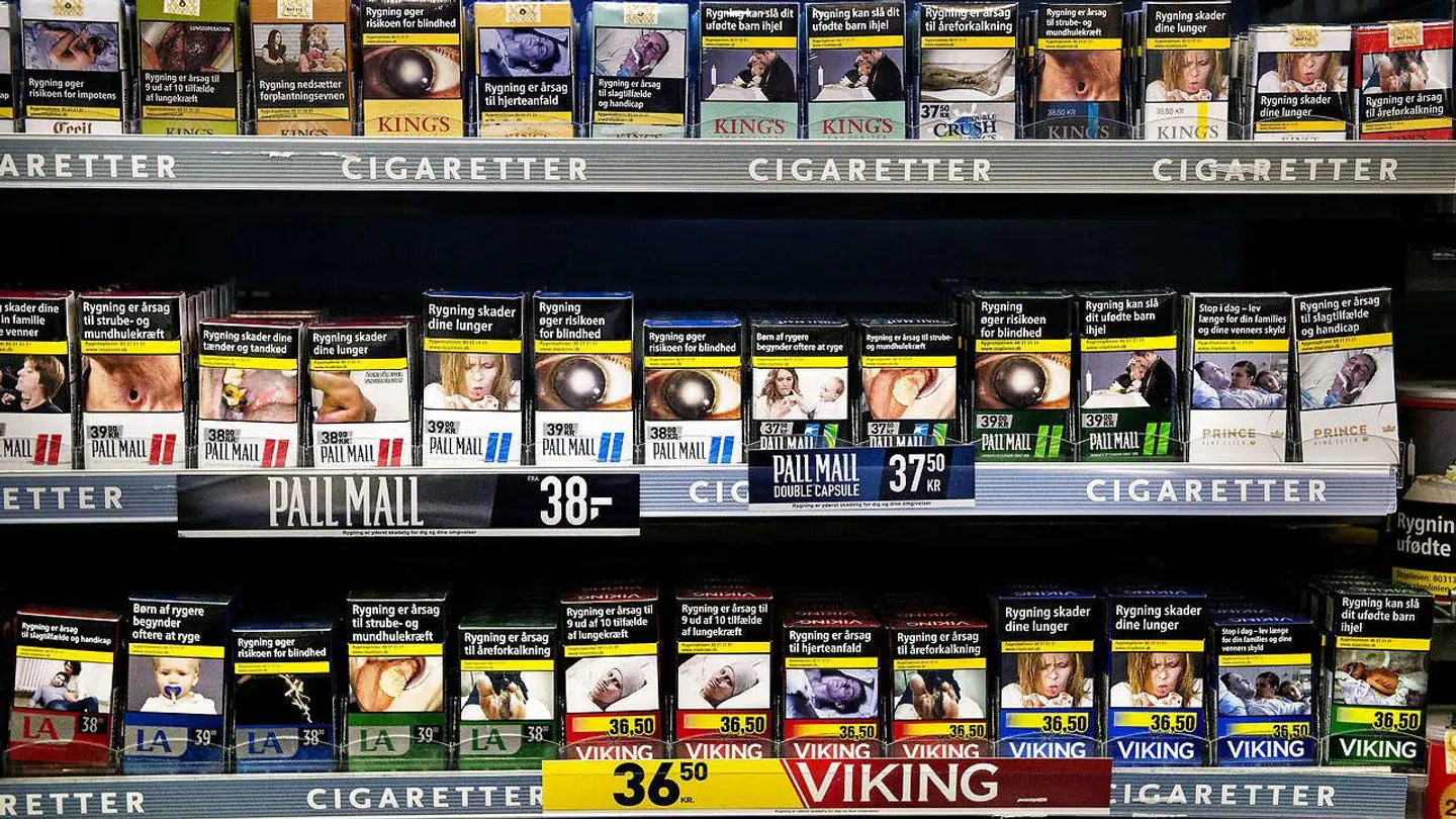 Ekspert frygter priskrig på cigaretter, efter en pakke Marlboro er blevet 2,5 kroner billigere.