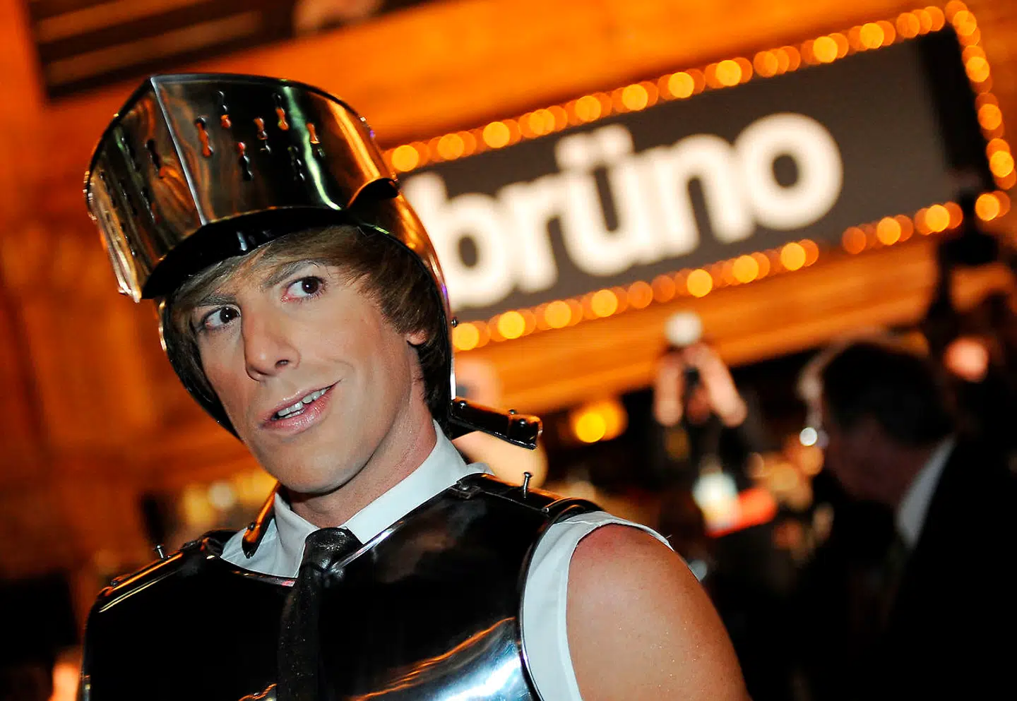 'Bruno' er alter egoet af den britiske komiker Sacha Baron Cohen, der her ankommer til den australske premiere på filmen af samme navn.