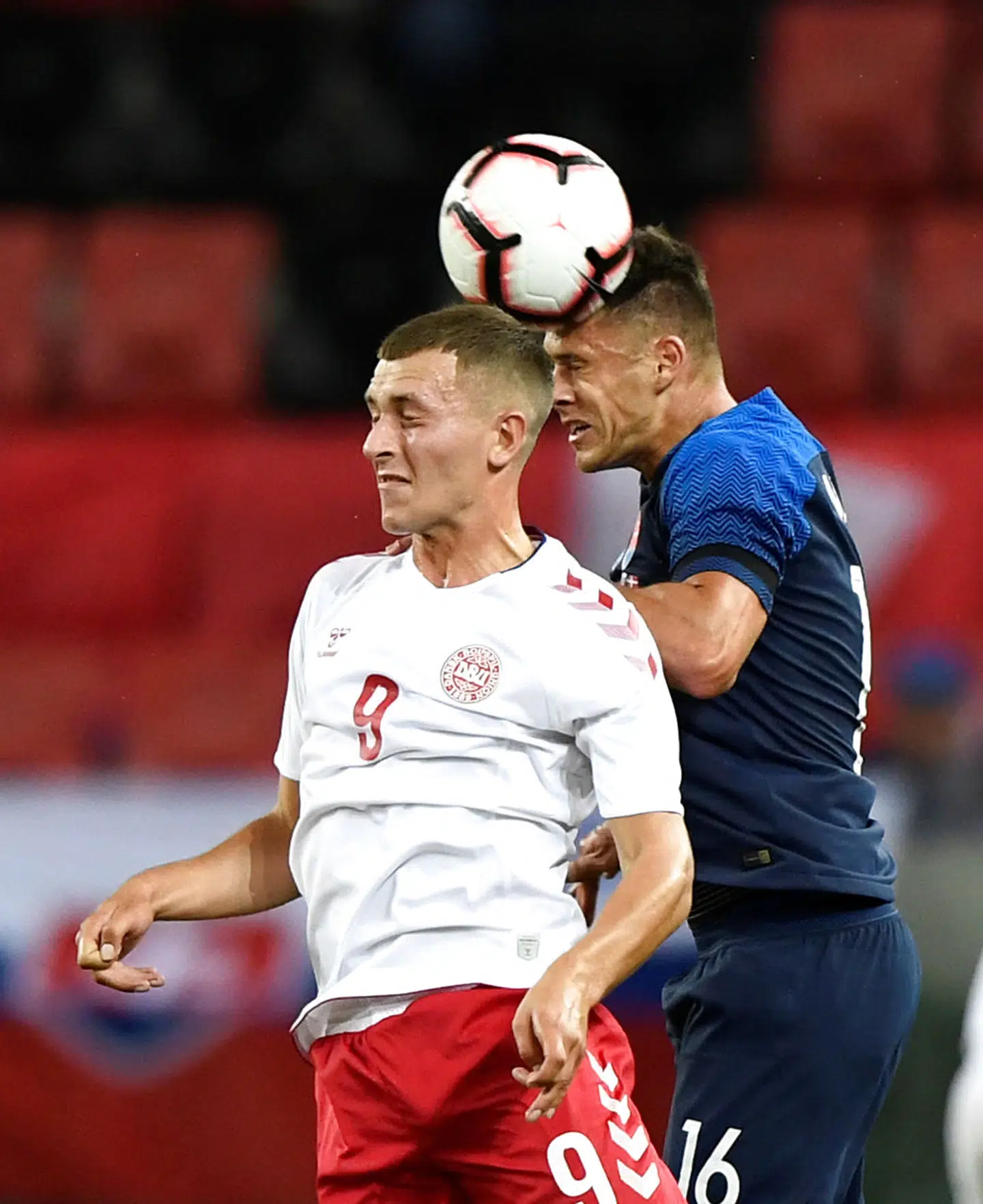 Oskar Høybye i en hovedstødsduel.