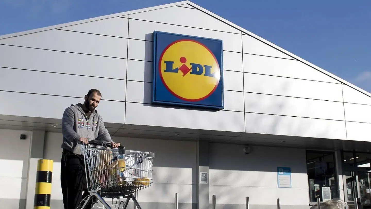 Lidl tager kampen op mod Føtex og varsler nu flere prisfald i kædens 115 danske butikker.