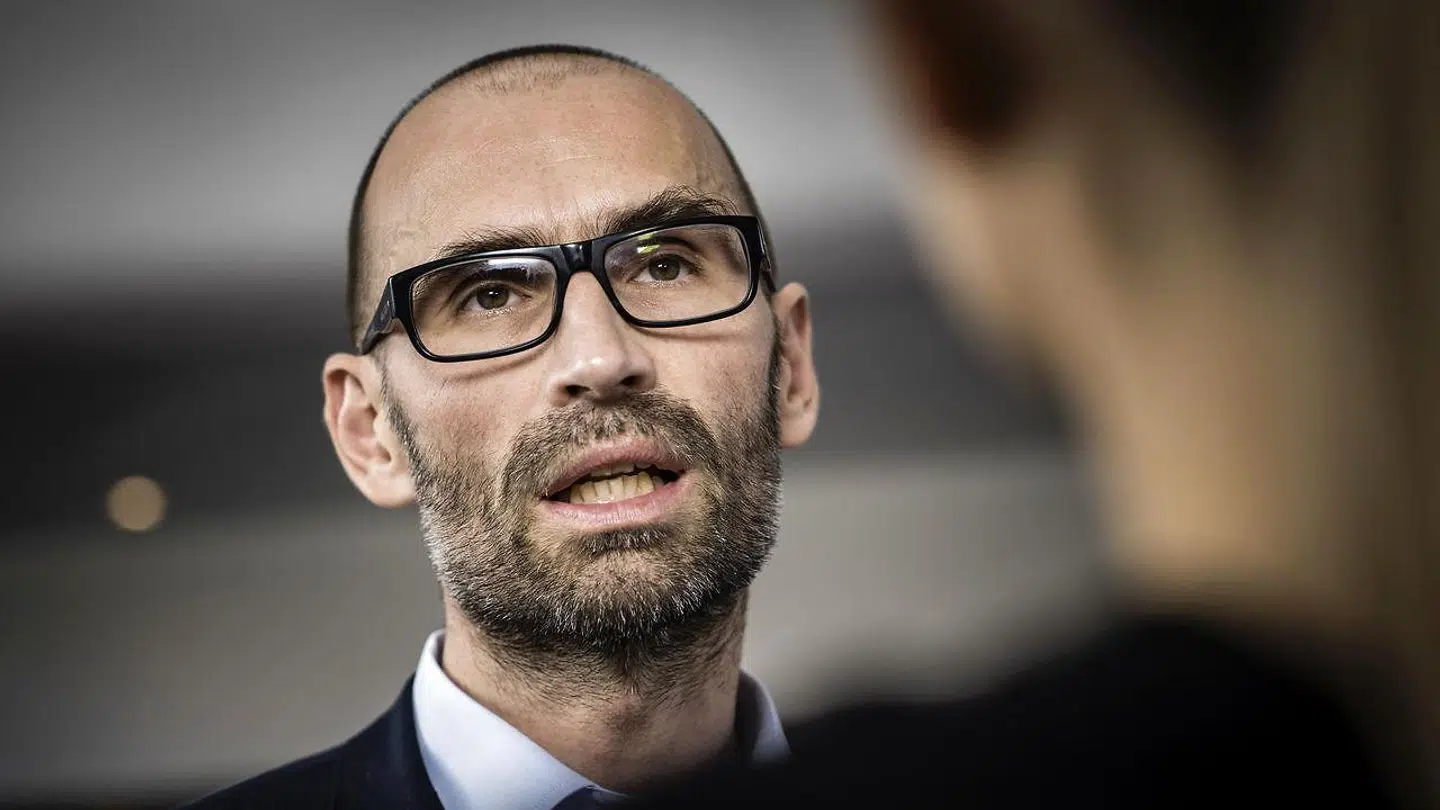 DBU-direktør Claus Bretton-Meyer fortalte tidligere mandag, at Spillerforeningen stillede ultimative krav lige før deadline.