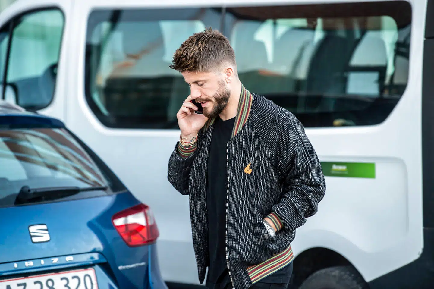 Ajax' Lasse Schöne var søndag aften også mødt op på Scandic Hotel for at diskutere konflikten.