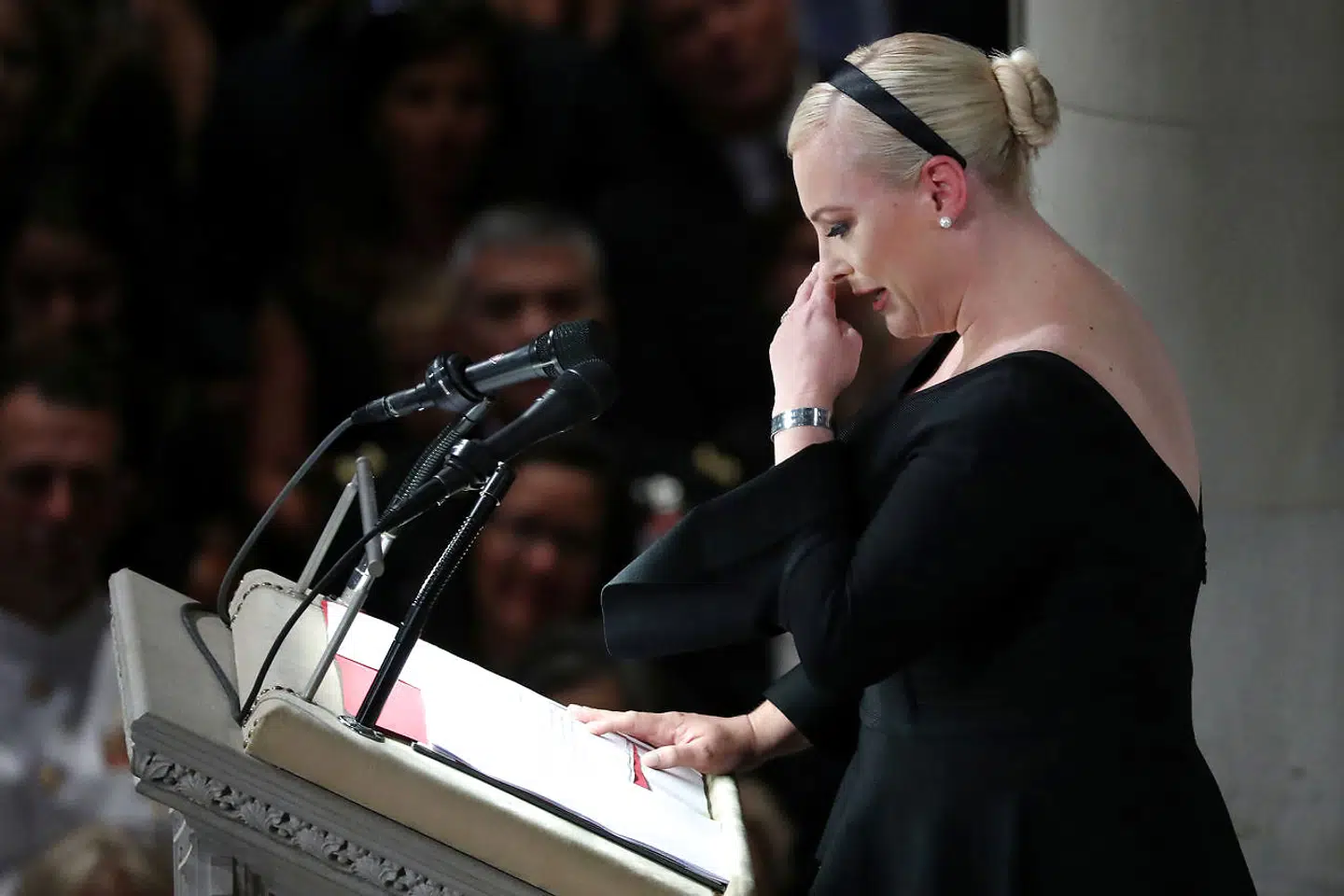 Meghan McCain under sin tale.