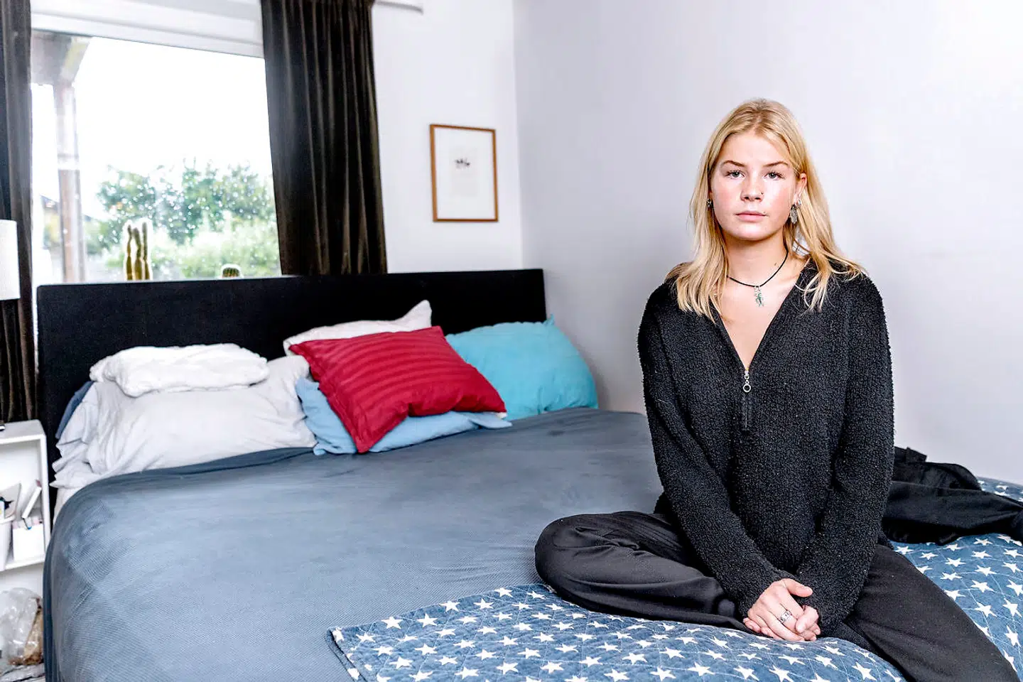 Anja blev udsat for ubehagelige ritualer i forbindelse med intro-forløbet på Rungsted Gymnasium. I dag går Anja på Det Frie Gymnasium i København, hvor hun trives uden presset for at passe ind.