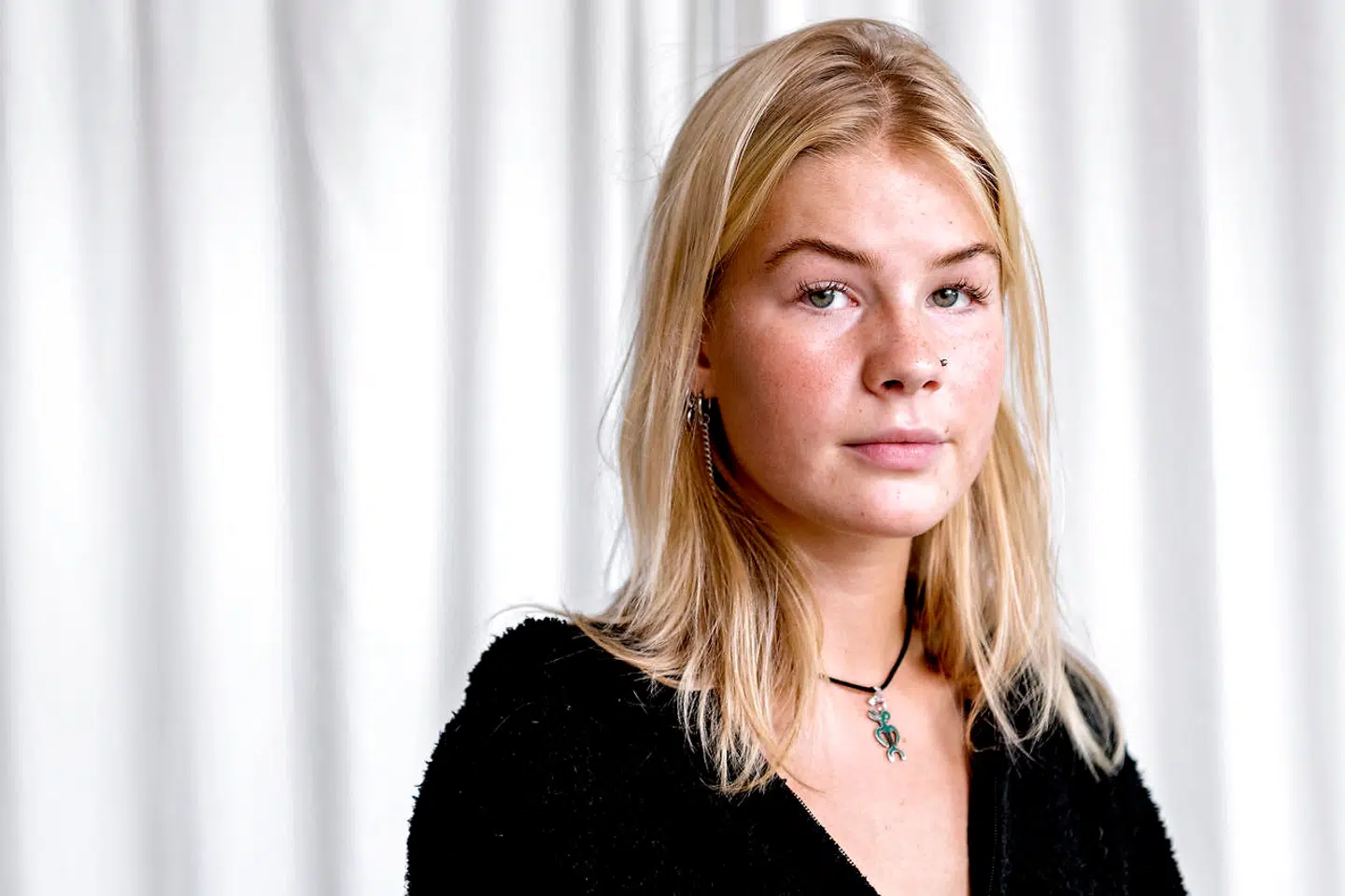Anja blev udsat for ubehagelige ritualer i forbindelse med intro-forløbet på Rungsted Gymnasium. I dag går Anja på Det Frie Gymnasium i København, hvor hun trives uden presset for at passe ind.