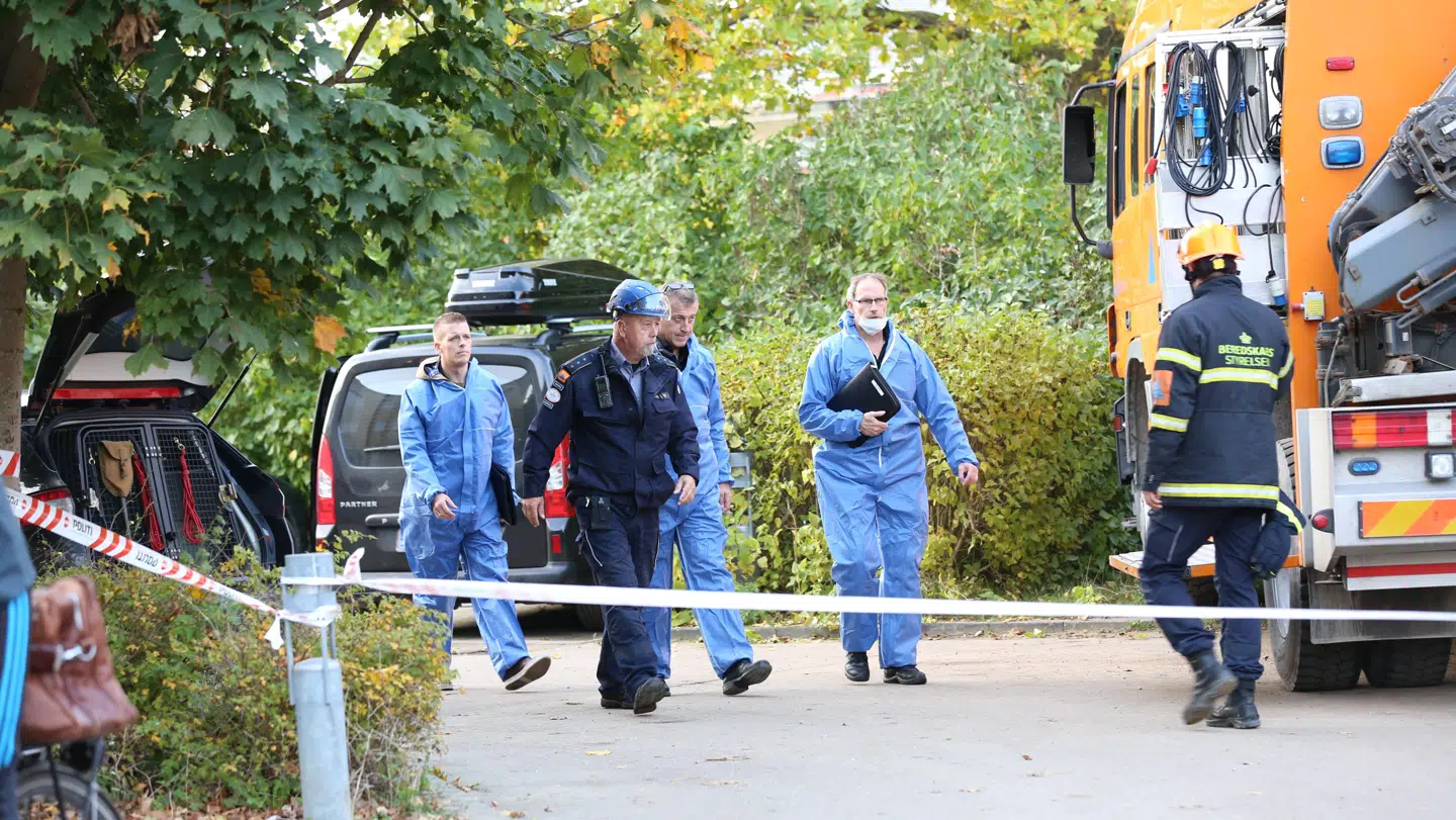 Hele området omkring findestedet i Glostrup blev afspærret og grundigt eftersøgt af bl.a. politiets teknikere efter fundet af den døde baby.