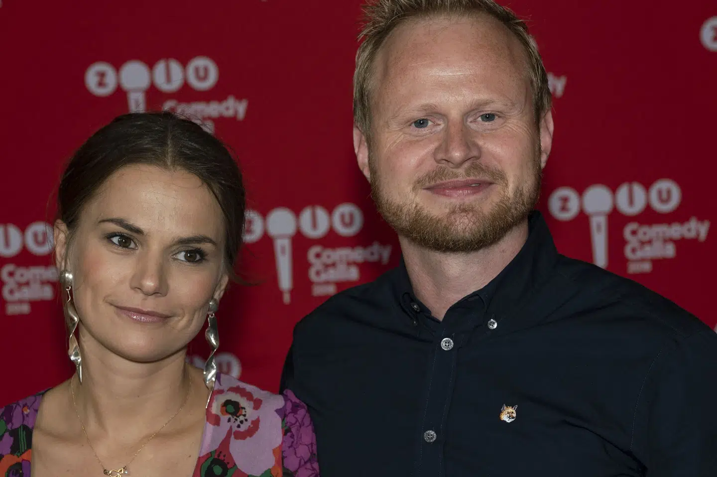 Jonatan Spangs kæreste, Louise, var med til at fejre komikeren, som blev kåret årets komiker til Zulu Comedy Galla. Per Arnesen/Free