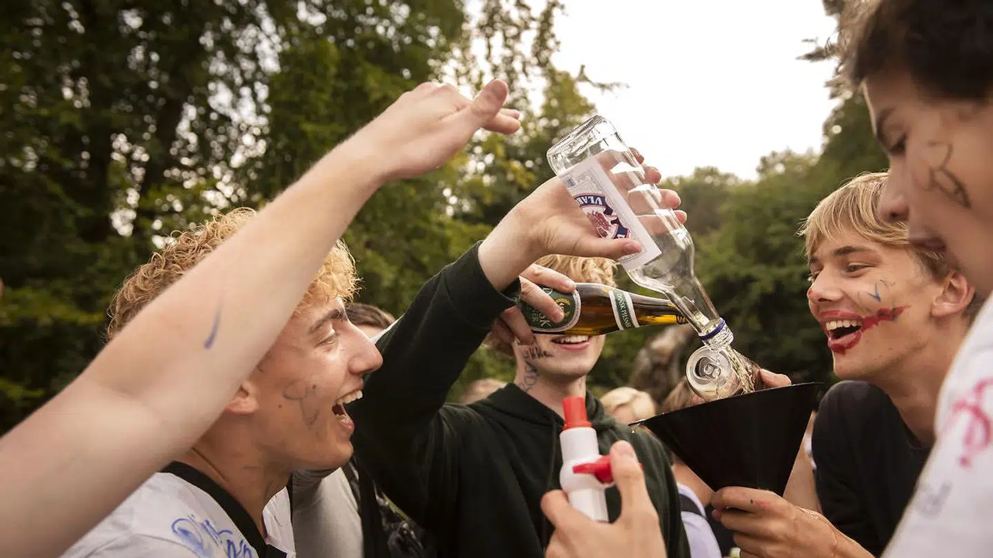 Arkivfoto: Her er et billede fra 'puttefesten' i Dyrehaven i København, hvor gymnasier fra København mødes hvert år. Denne fest har intet med de puttemiddage at gøre, som artiklen beskriver.