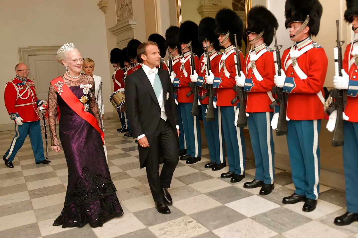 Dronning Margrethe og den franske præsident, Emmanuel Macron.