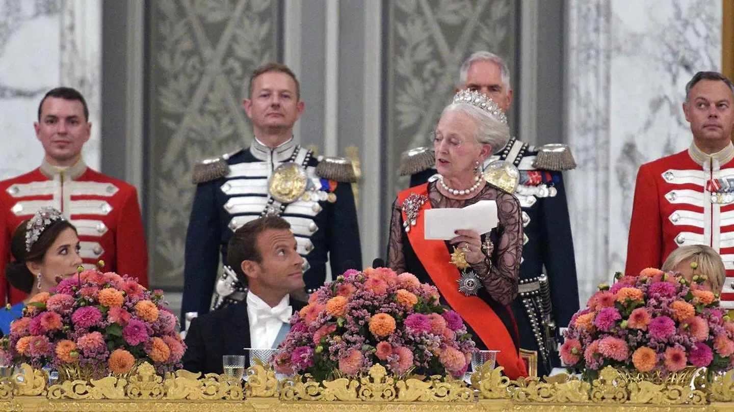 Dronning Margrethe holdt en 'hyldesttale' til prins Henrik under det franske statsbesøg.