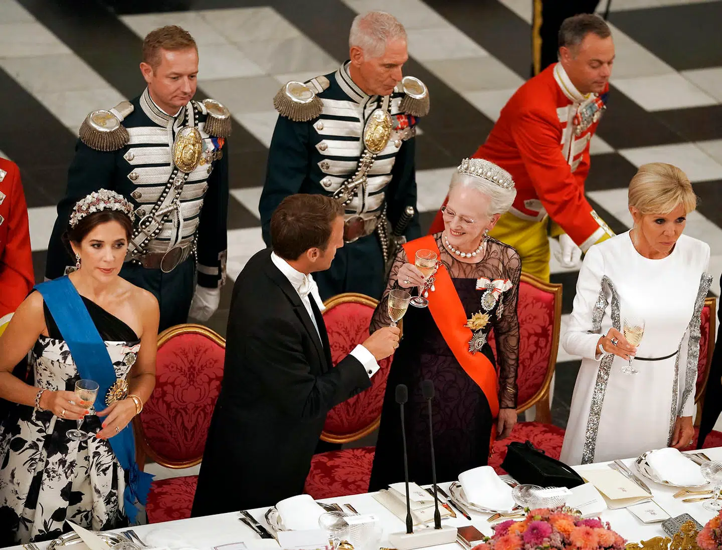 Kronprinsesse Mary, den franske præsident, Emmanuel Macron, dronning Margrethe og Brigitte Macron. Gallataflet på Christiansborg Slot i forbindelse med, at den franske præsident er på officielt statsbesøg i København, tirsdag den 28. august 2018. (Foto: Martin Sylvest/Scanpix 2018)