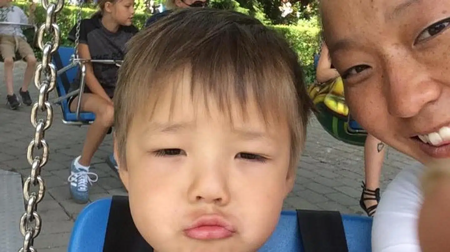 Kit Nielsens søn blev kontaktet af en mand på computerspillet 'Mindcraft', der ville have ham til at røre sin tissemand.