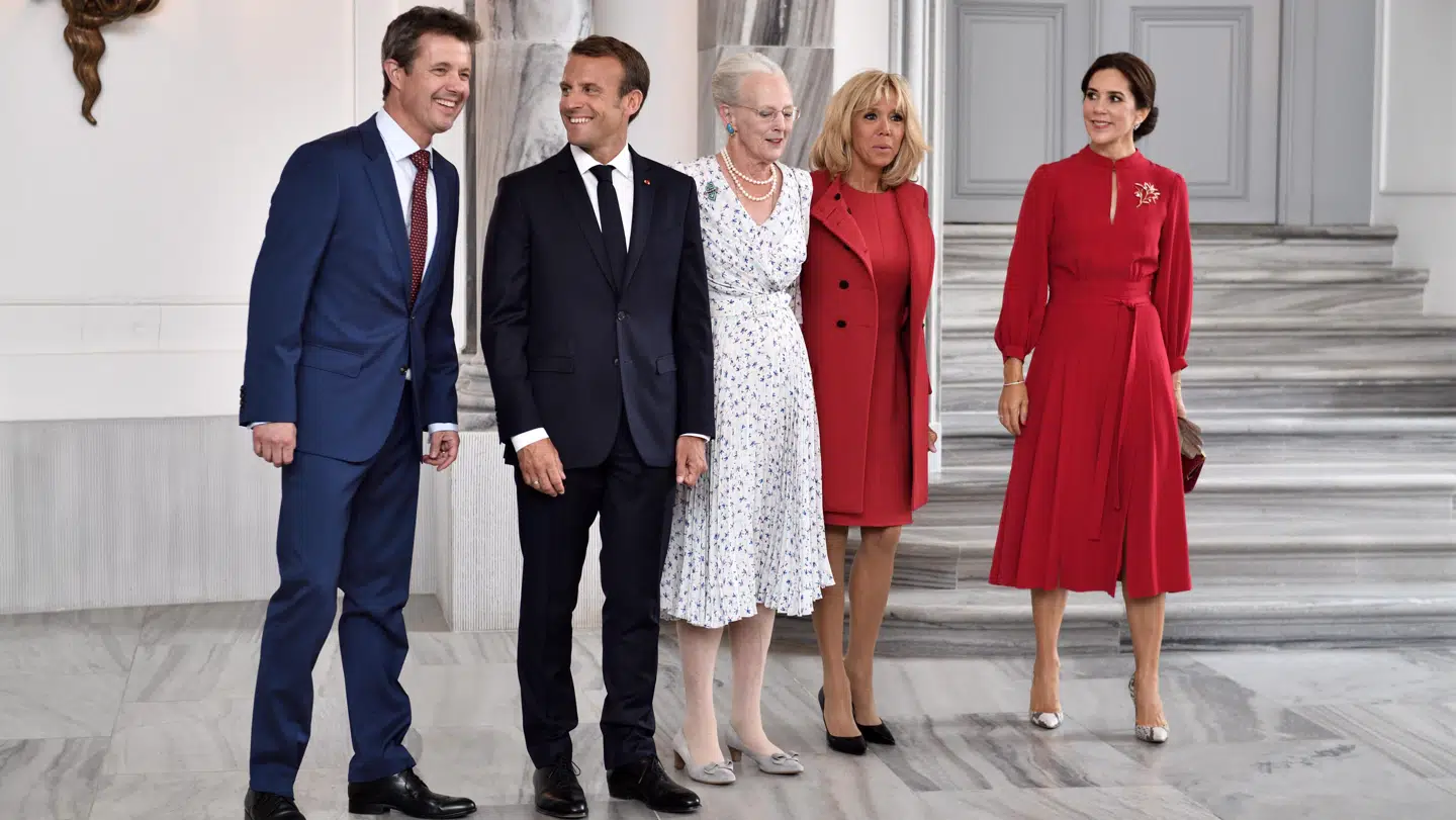 Den franske præsident, Emmanuel Macron, og den franske præsidenthustru, Brigitte Macron, bydes velkommen af dronning Margrethe, kronprins Frederik og kronrinsesse Mary på Amalienborg i forbindelse med, at den franske præsident er på officielt statsbesøg i København, tirsdag den 28. august 2018.